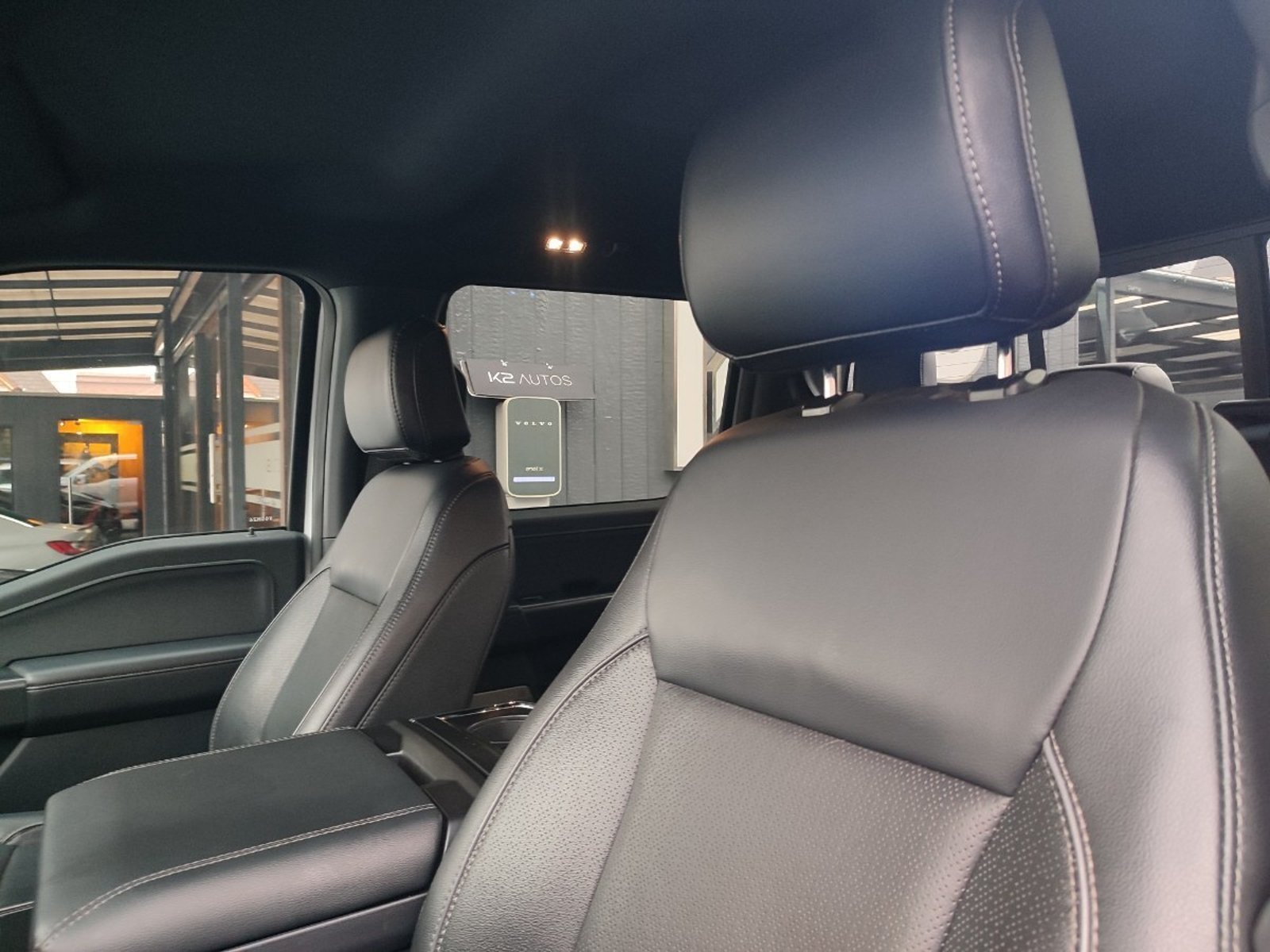 FORD F-150 LARIAT BLACK 5.0 V8 4X4 2025 - Imagen 11 de 15