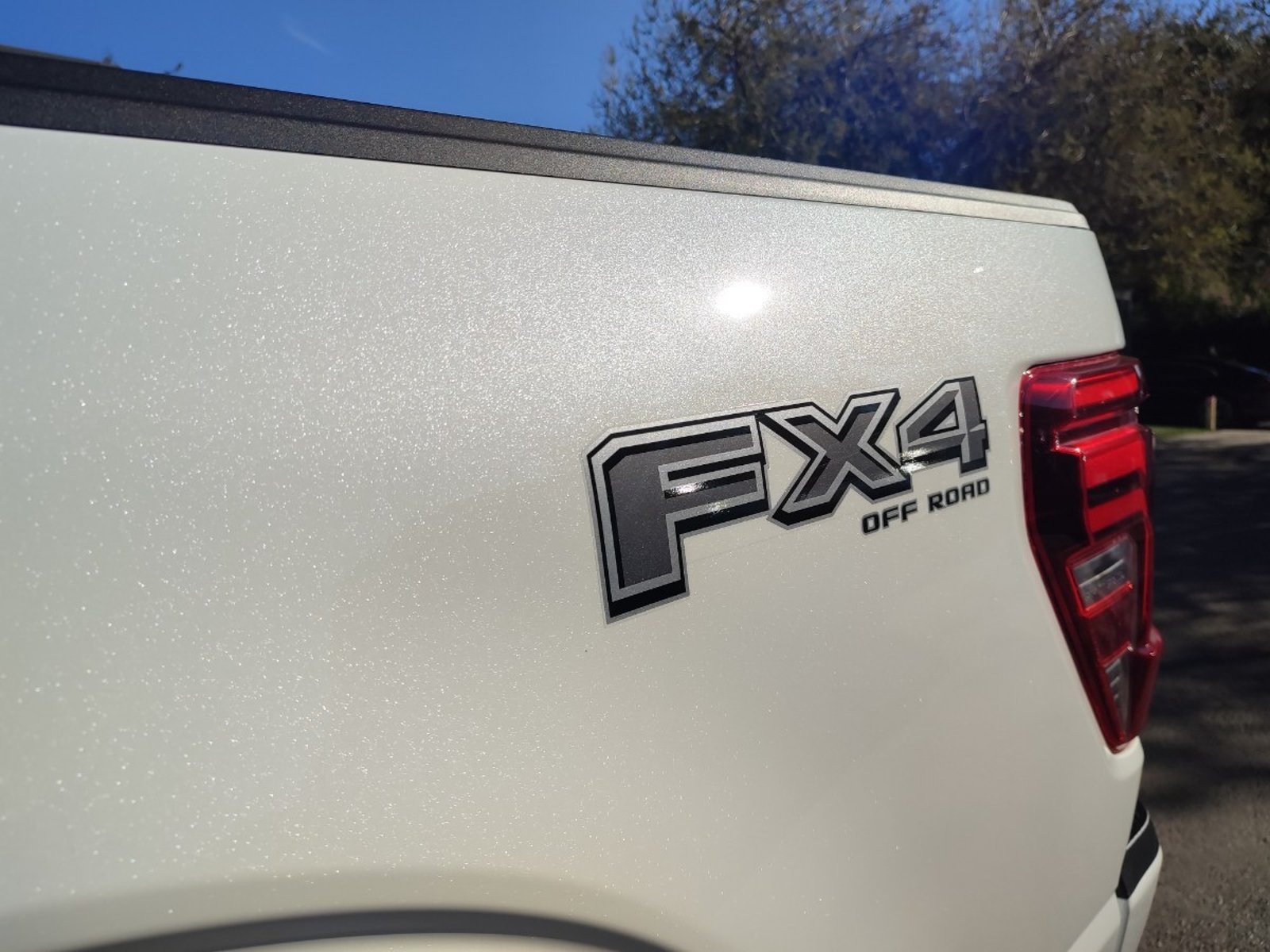 FORD F-150 LARIAT BLACK 5.0 V8 4X4 2026 - Imagen 6 de 19