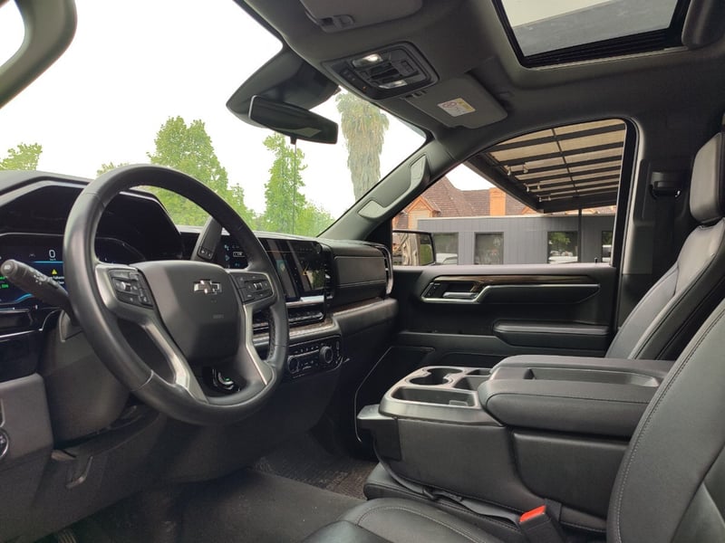 Chevrolet SILVERADO LT TRAILBOSS 5.3 4X4 2024 - Imagen 10 de 17