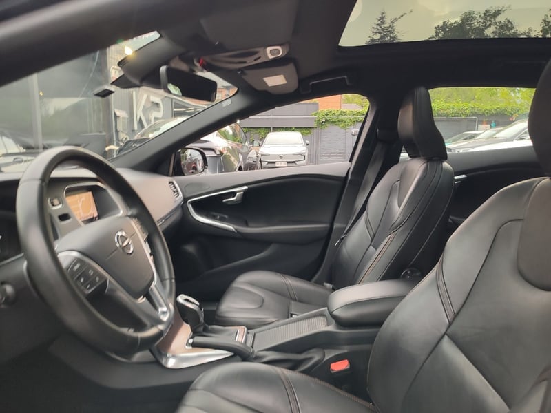 Volvo V40 CROSS COUNTRY AWD LIMITED 2019 - Imagen 11 de 17
