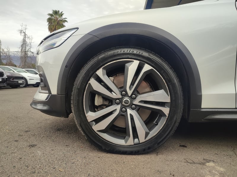 Volvo V60 CROSS COUNTRY II B5 4WD 2.0 2022 - Imagen 4 de 17
