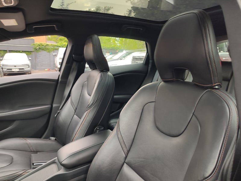 Volvo V40 CROSS COUNTRY AWD LIMITED 2019 - Imagen 12 de 17