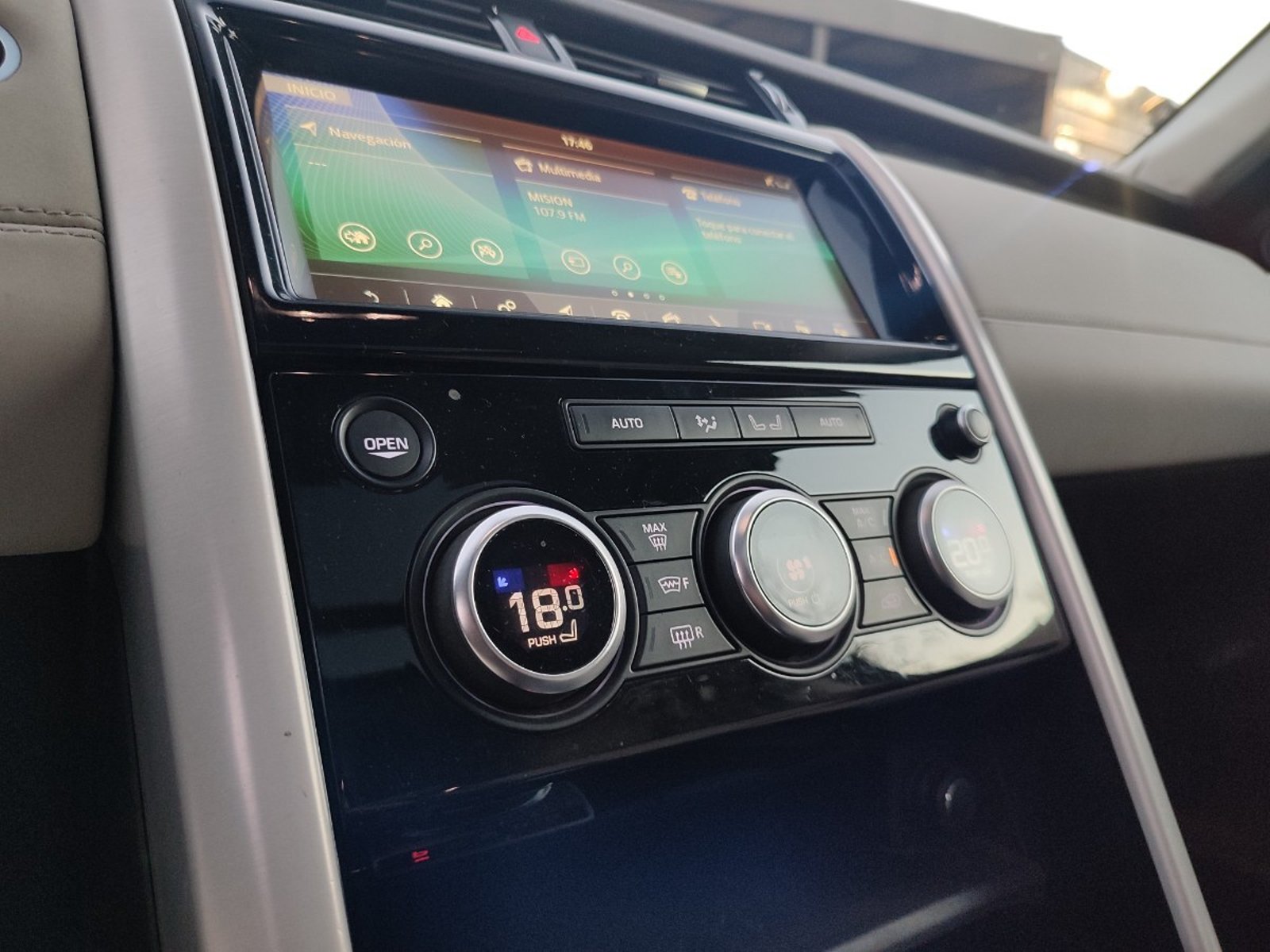 LAND ROVER DISCOVERY 3.0 V6 S/C 4X4 HSE 2020 - Imagen 17 de 20