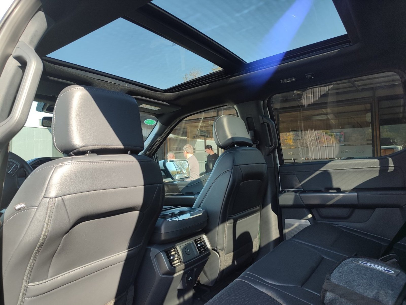 FORD F-150 LARIAT BLACK 5.0 V8 4X4 2026 - Imagen 10 de 19