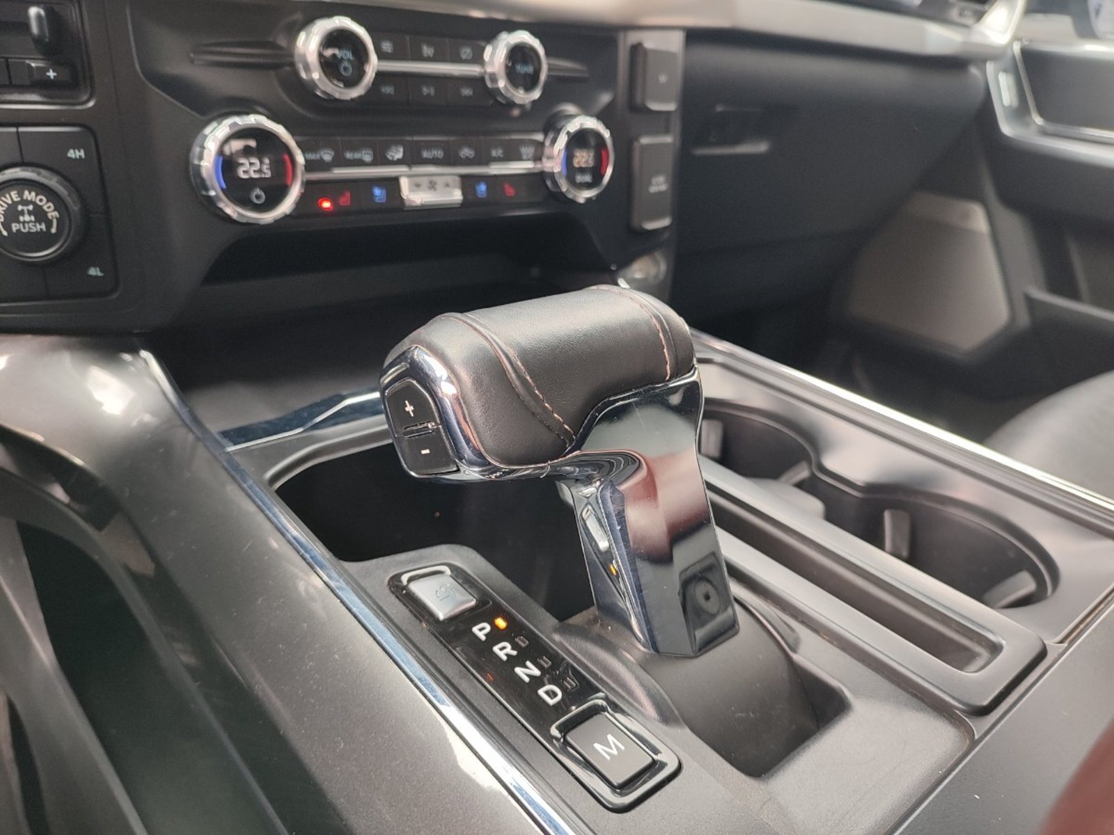 Ford F-150 LARIAT SPORT 5.0 4WD 2022 - Imagen 15 de 19