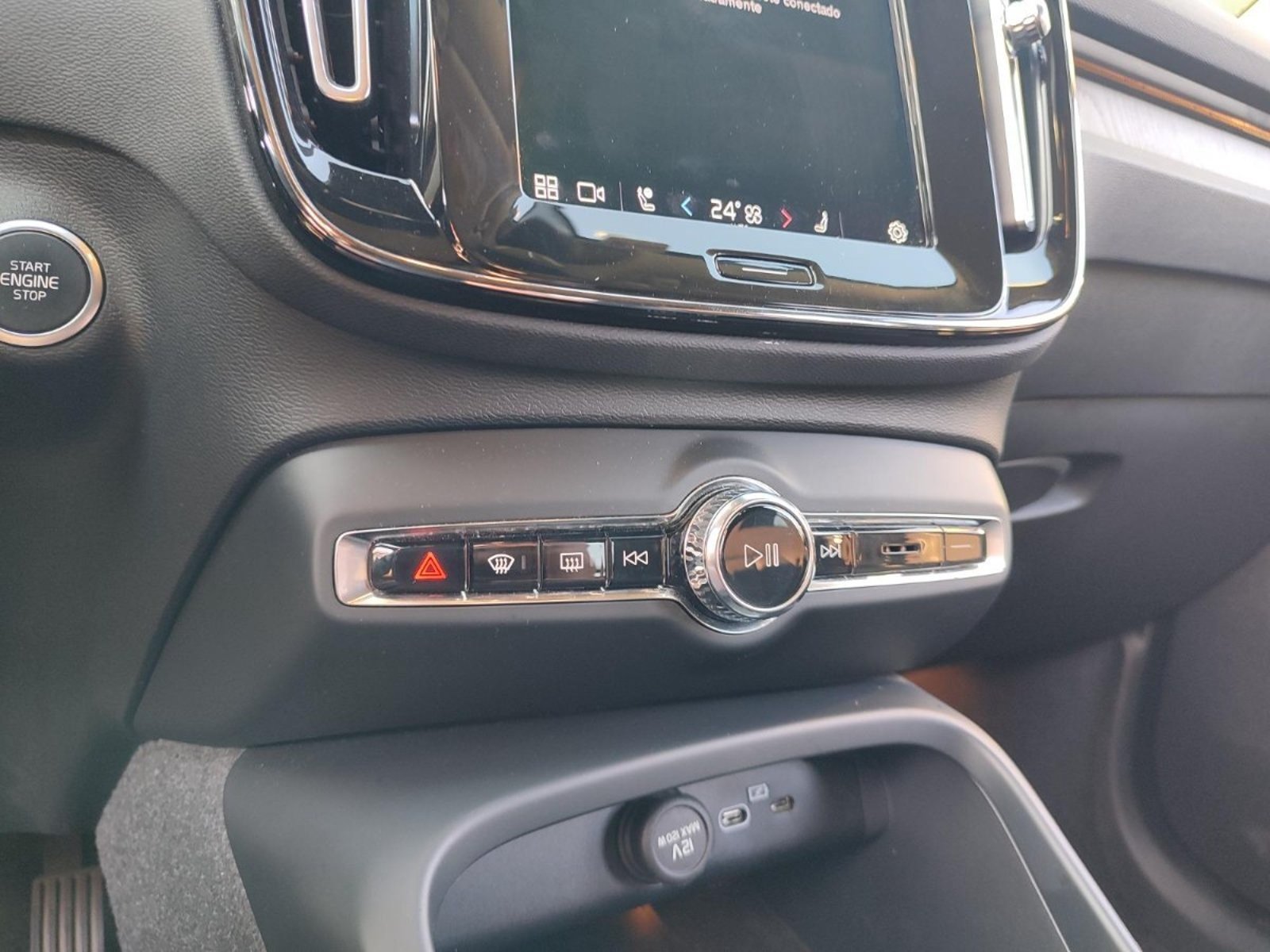 Volvo XC40 B4 PLUS 2.0 MHEV 2024 - Imagen 13 de 17