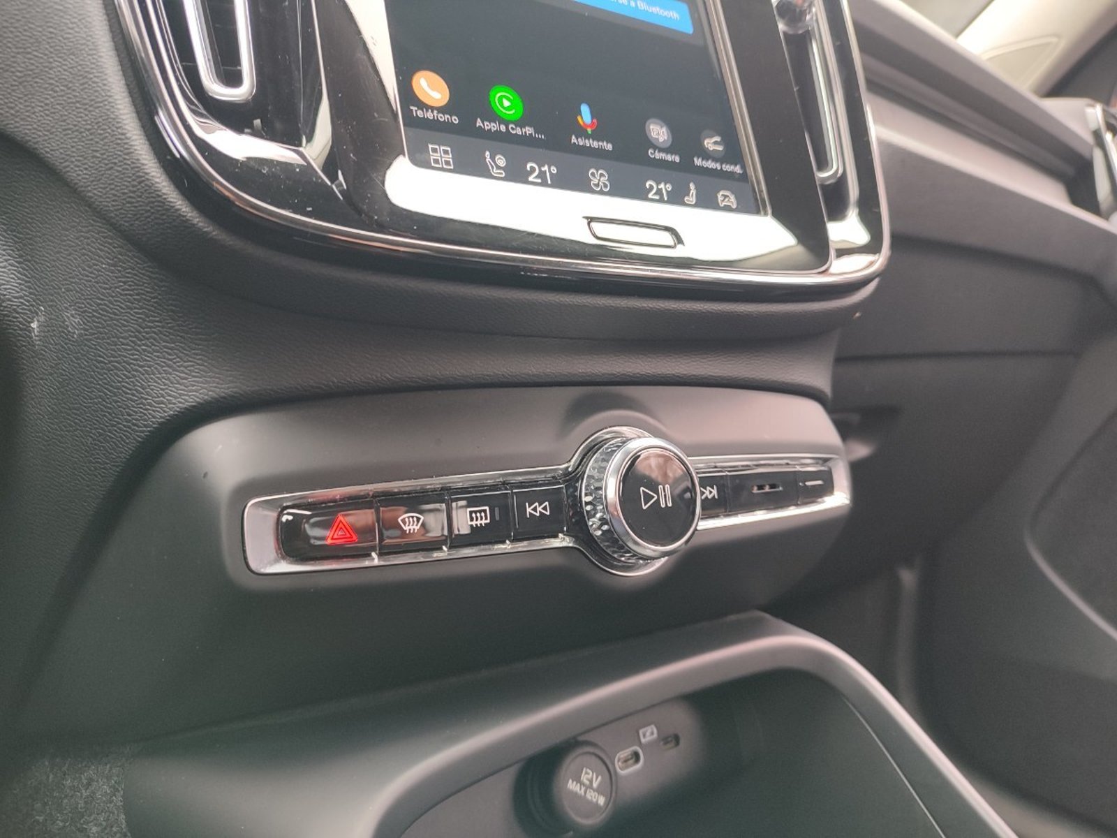 VOLVO XC40 B4 PLUS 2.0 MHEV 2024 - Imagen 15 de 17