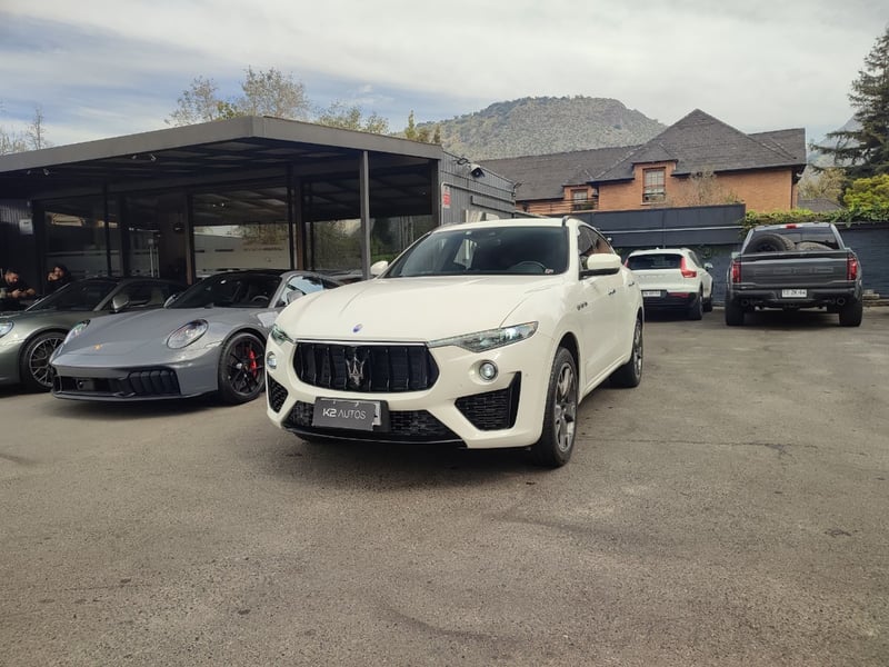 Maserati LEVANTE GRANSPORT 3.0 Q4 AT 2021