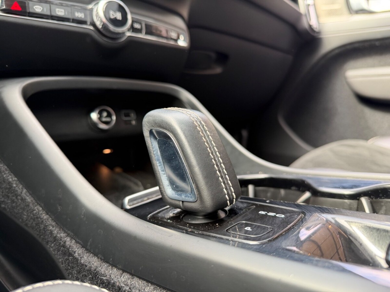 VOLVO XC40 T5 R-DESIGN PLUS 2.0 AWD 2020 - Imagen 13 de 17