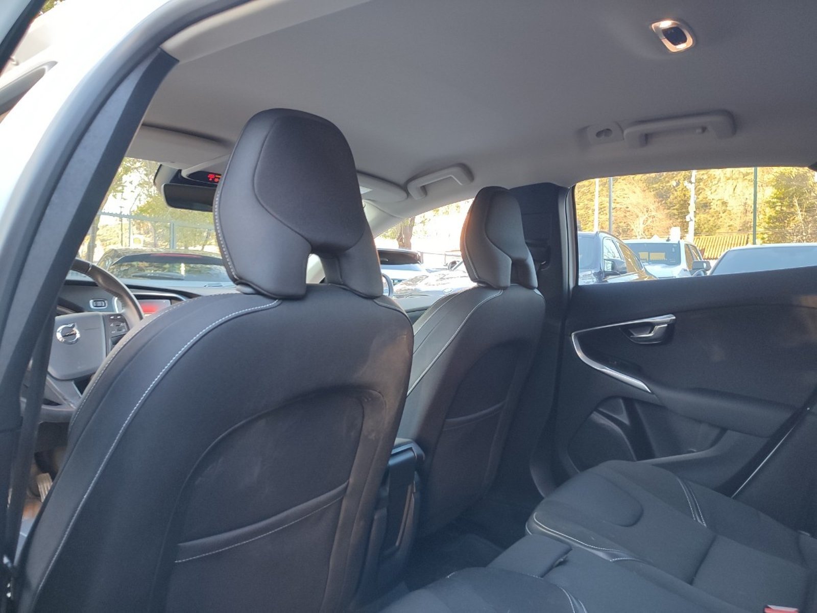 Volvo V40 T4 MOMENTUM PLUS 2.0 FWD 2020 - Imagen 13 de 17