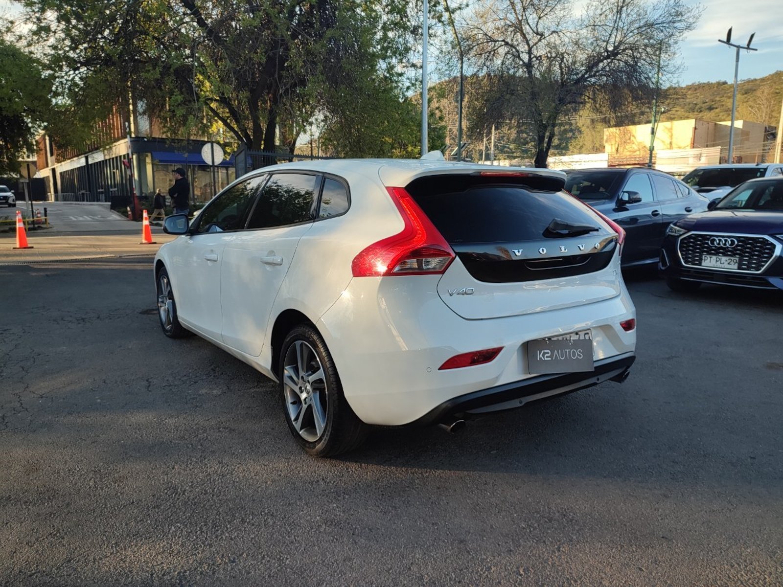 Volvo V40 T4 MOMENTUM PLUS 2.0 FWD 2020 - Imagen 6 de 17