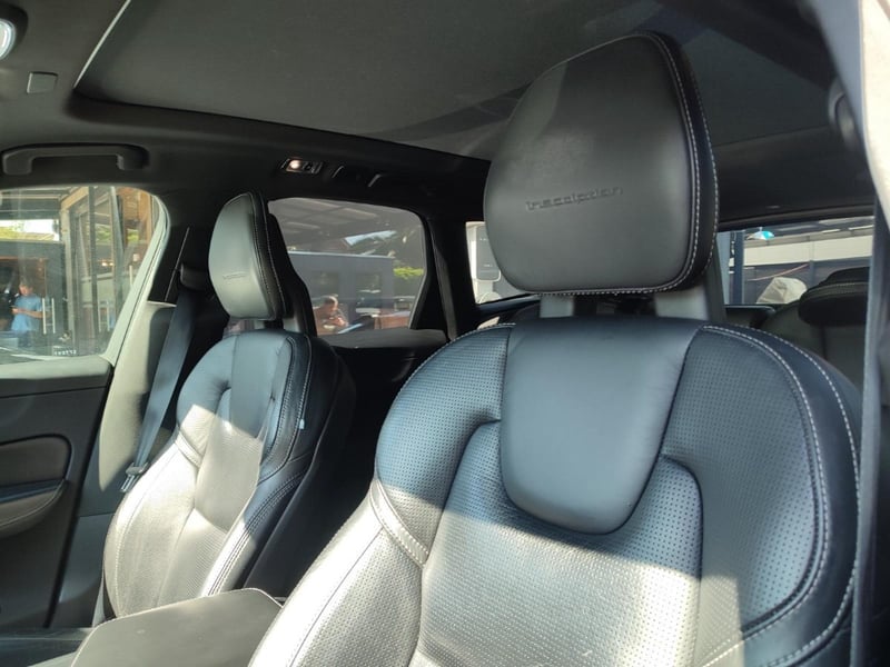 Volvo XC60 D5 INSCRIPTION 2.0 4WD 2018 - Imagen 14 de 17
