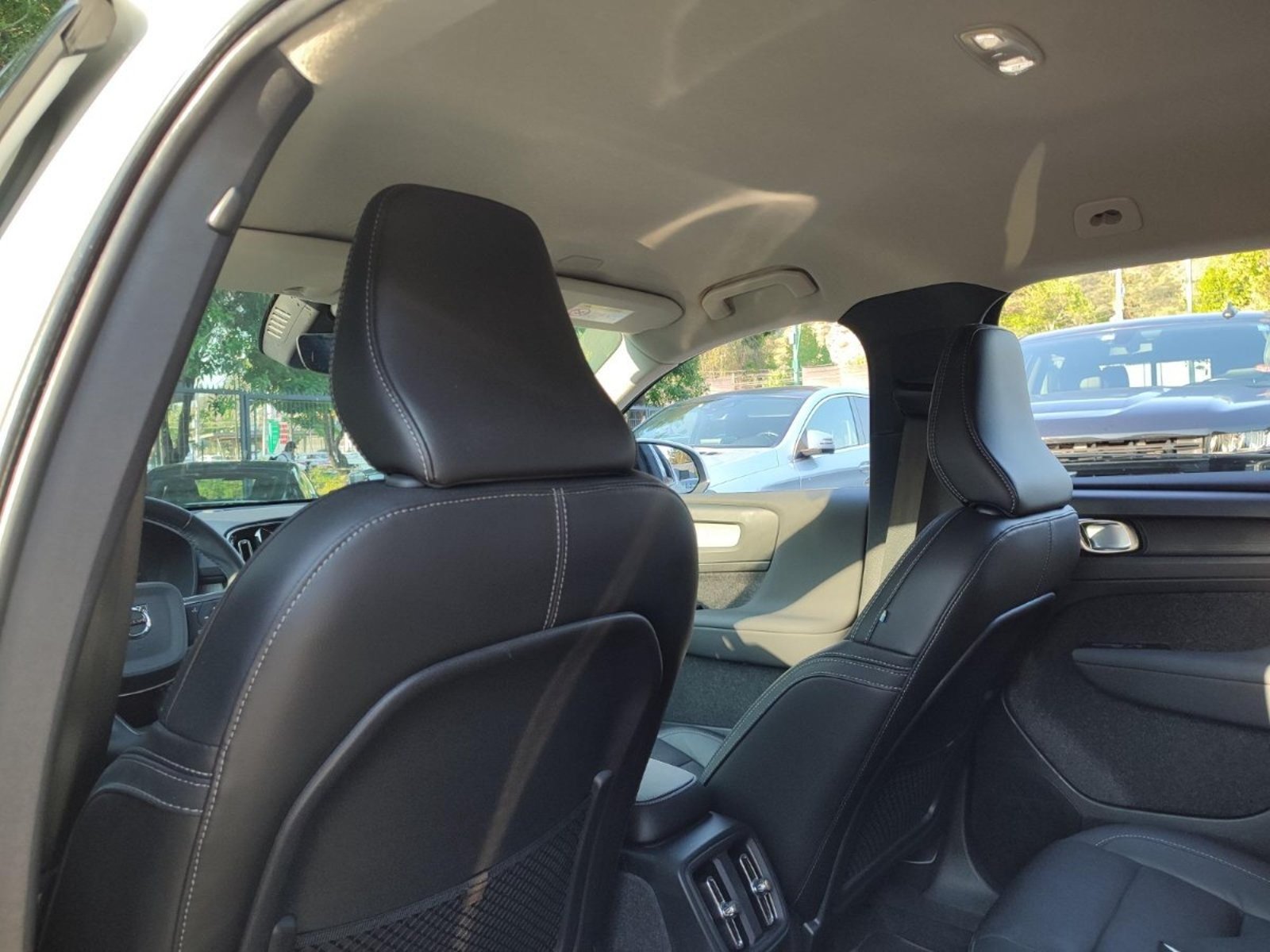 Volvo XC40 B4 PLUS 2.0 MHEV 2024 - Imagen 16 de 17