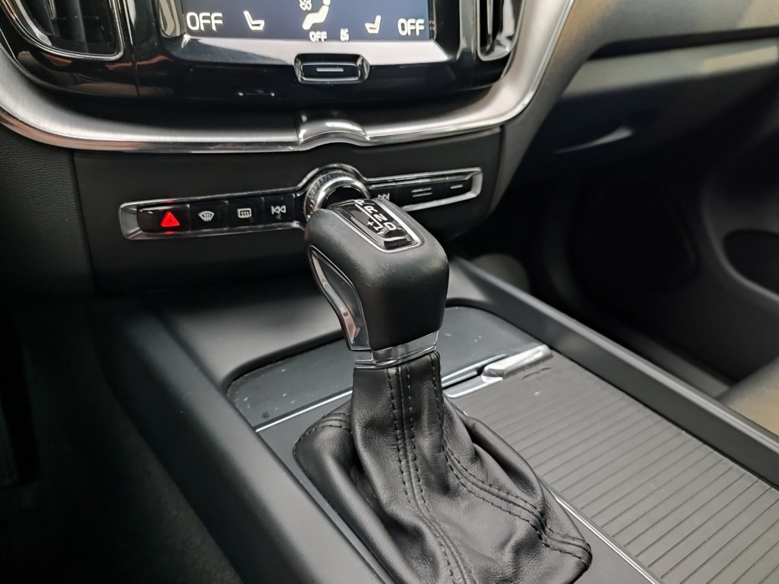 VOLVO XC60 T5 KINETIC AWD 2.0 2018 - Imagen 13 de 16