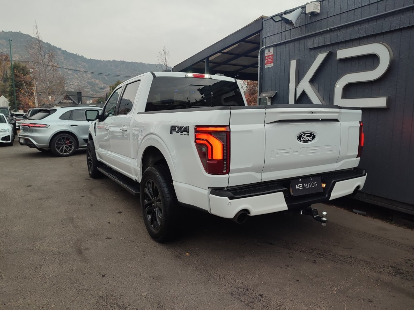 FORD F-150 LARIAT BLACK 5.0 V8 4X4 2025 - Imagen 7 de 15