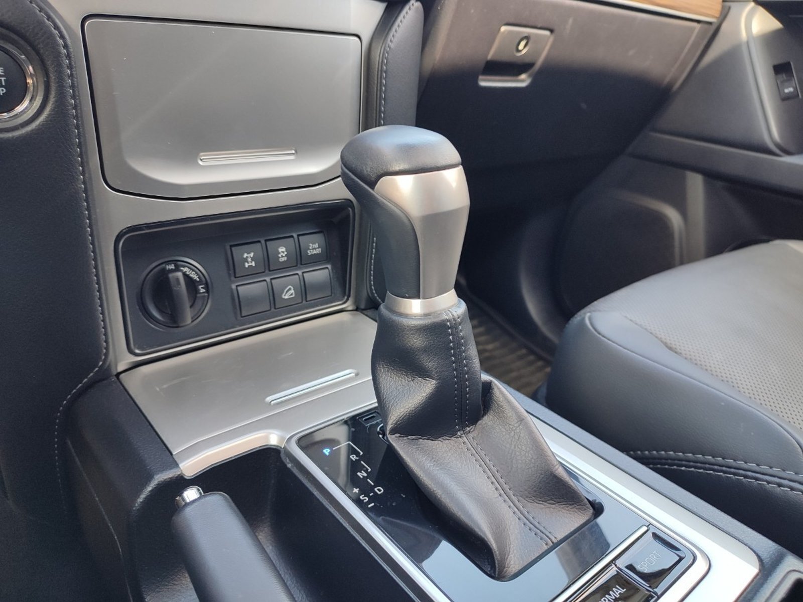TOYOTA LAND CRUISER PRADO VX 5P 4WD 4.0 2023 - Imagen 14 de 18