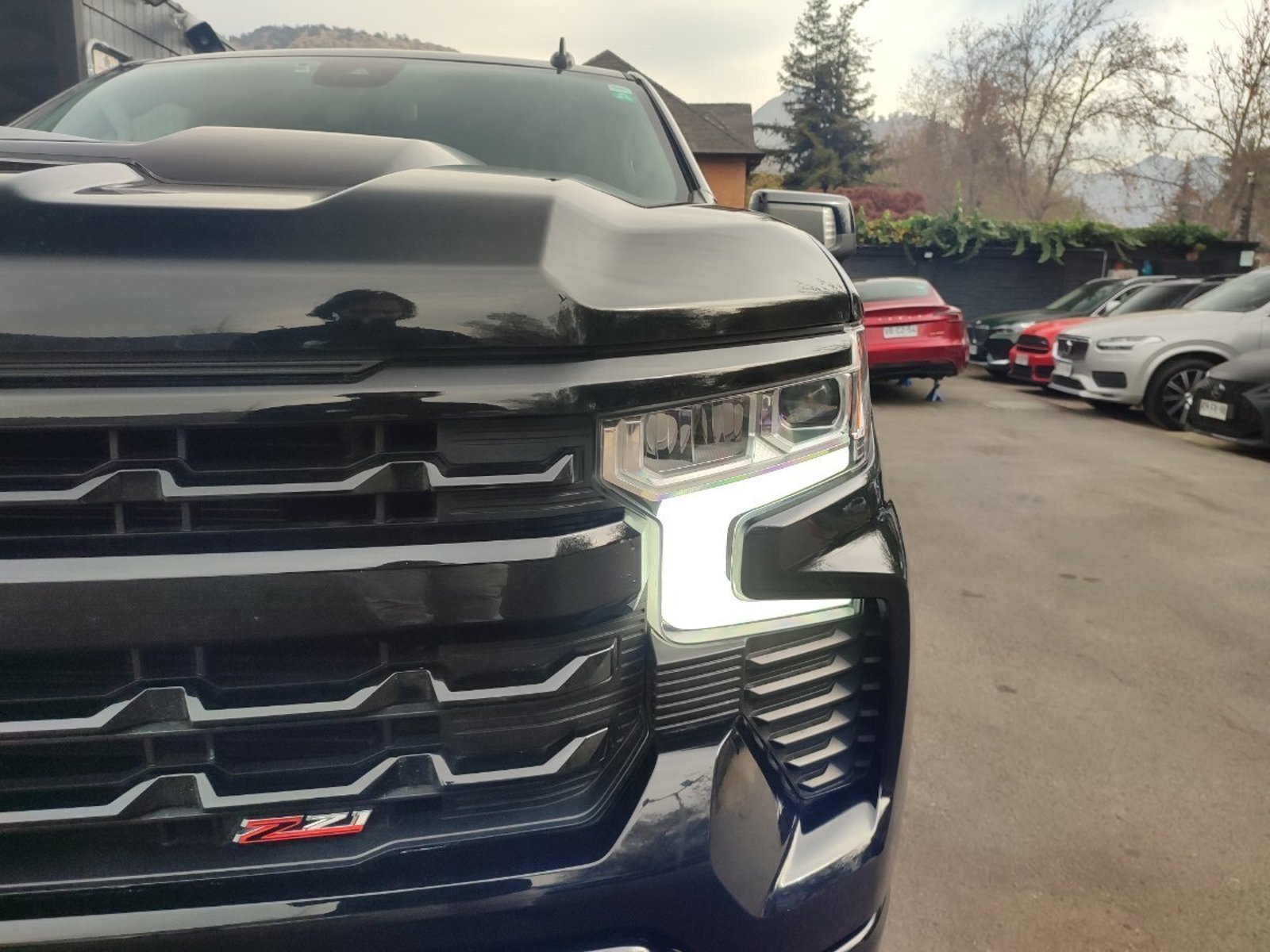 Chevrolet SILVERADO TRAIL BOSS Z71 5.3 4X4 2023 - Foto 3 de 16