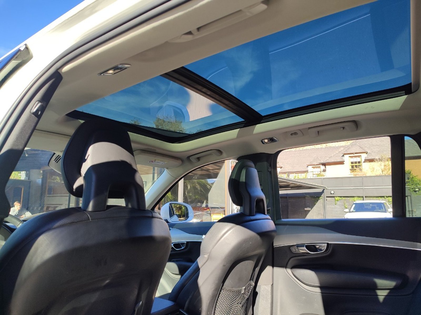 VOLVO XC90 D5 MOMENTUM 2.0 4WD 2022 - Imagen 8 de 17