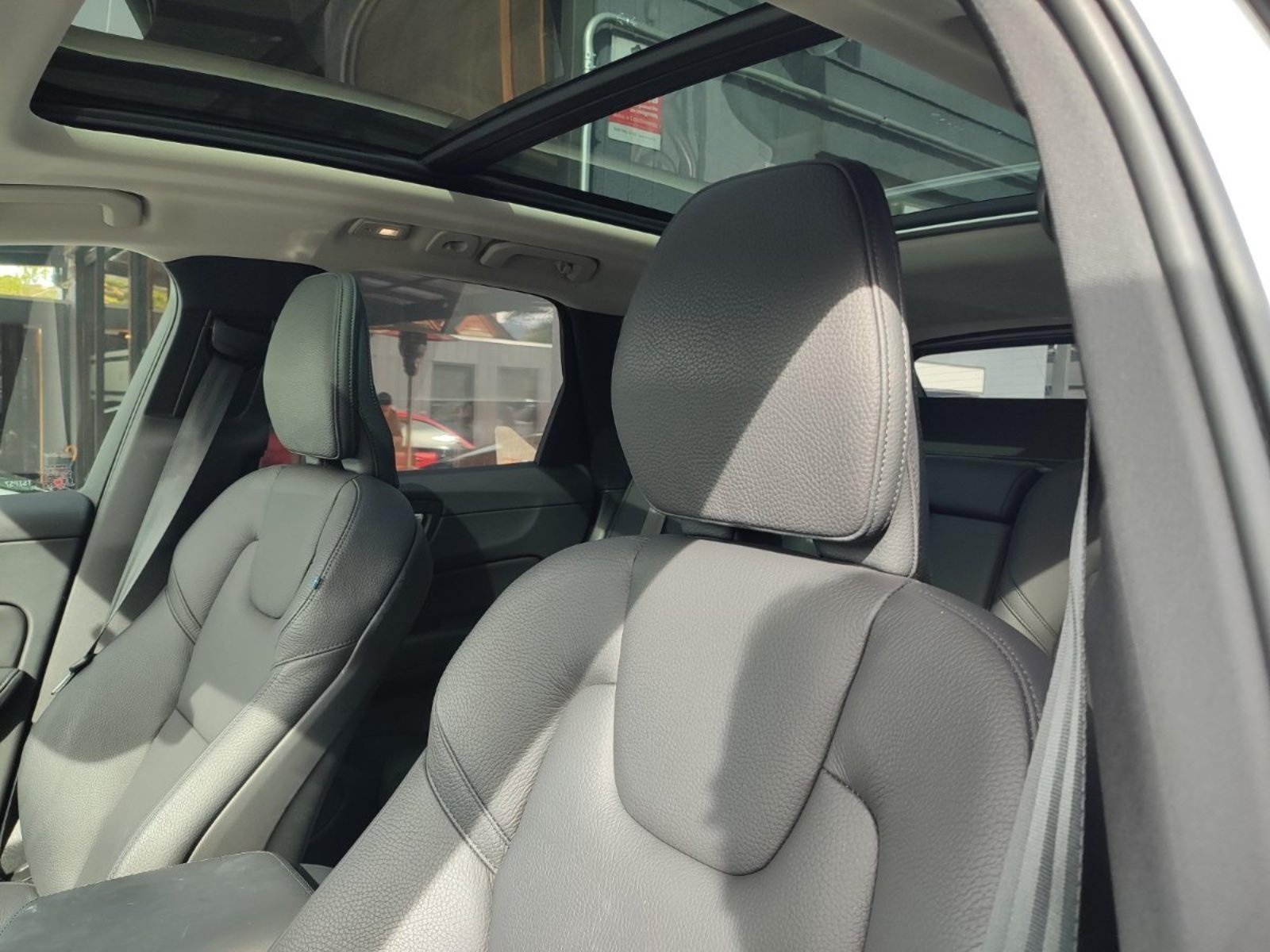 Volvo XC60 II B5 PLUS 4X4 2.0 2025 - Imagen 16 de 18