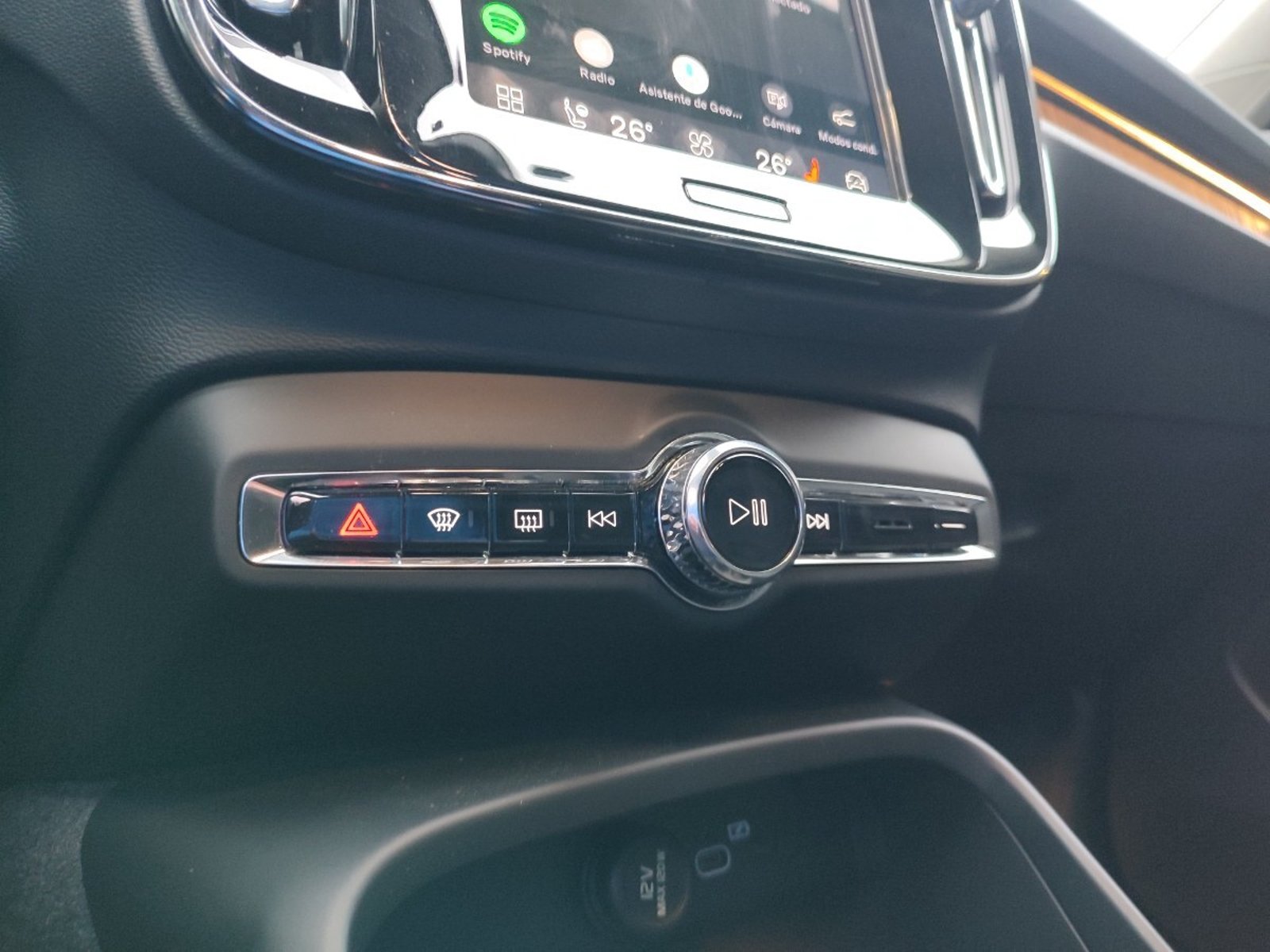 Volvo XC40 B4 PLUS 2.0 MHEV 2024 - Imagen 15 de 17