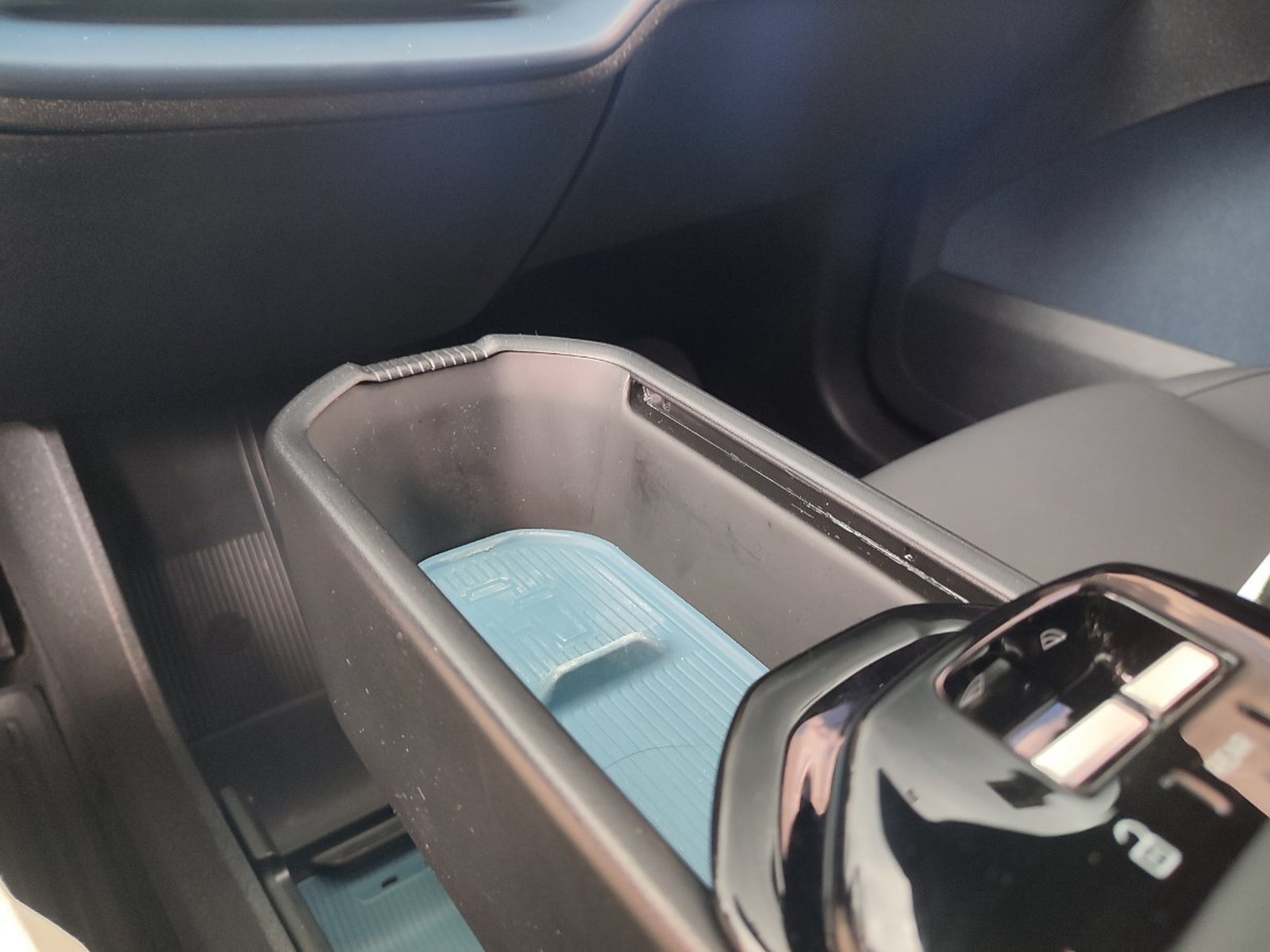 Volvo EX30 PLUS E60 BEV 69 KWH 2025 - Imagen 13 de 15