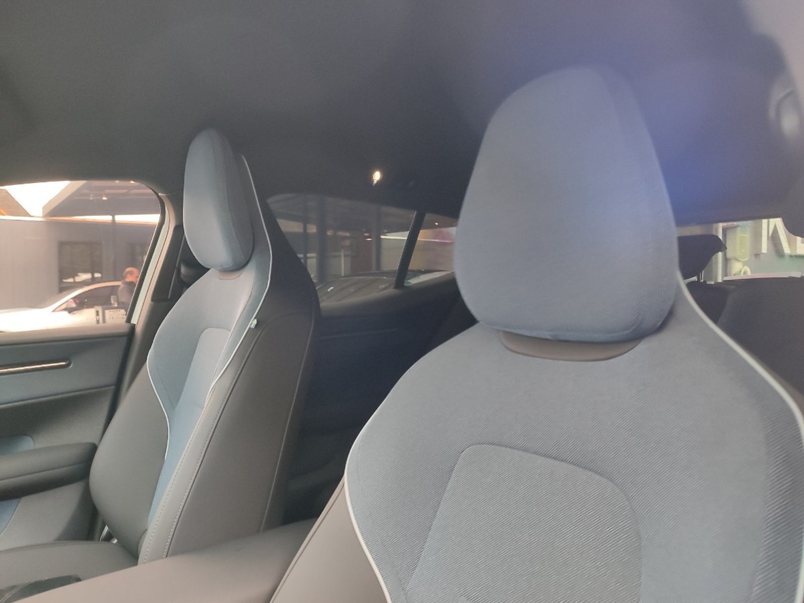Volvo EX30 PLUS E60 BEV 69 KWH 2025 - Imagen 11 de 15