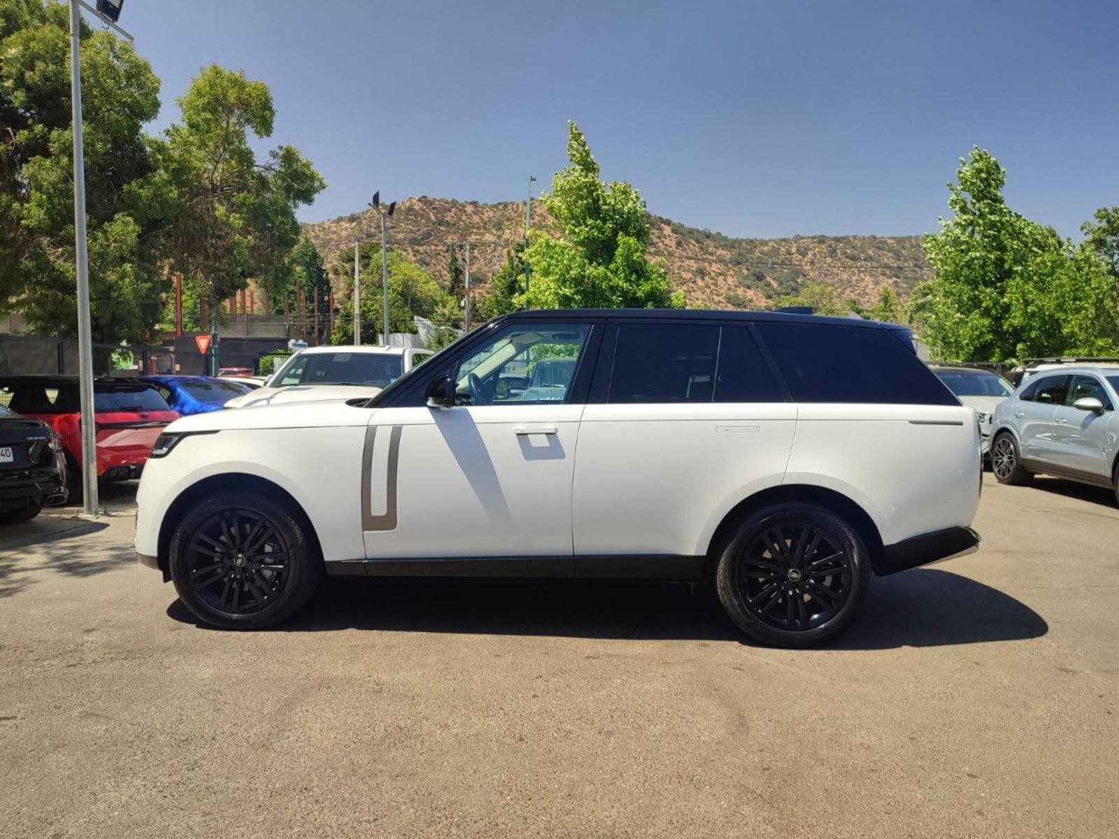 Land Rover RANGE ROVER HSE D350 3.0 4WD 2023 - Foto 4 de 18