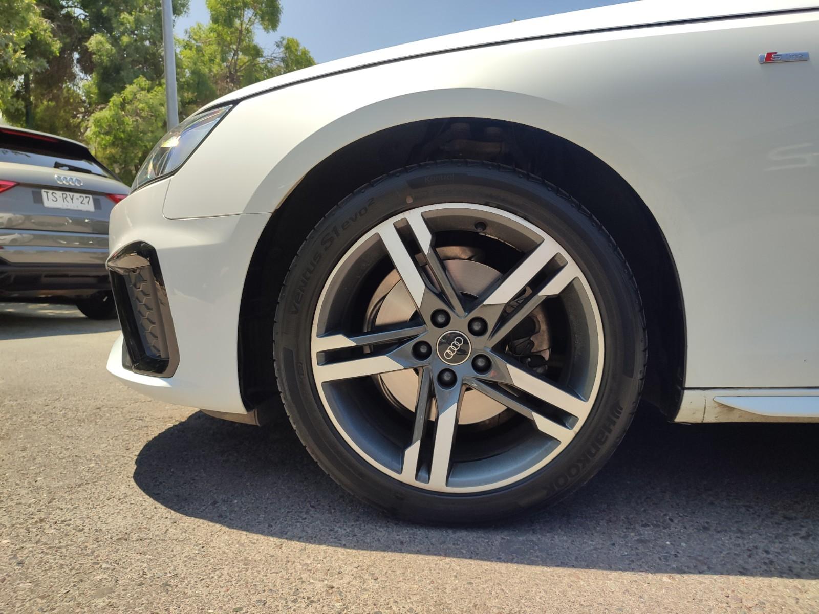 Audi A4 35 TFSI 2.0 DARK EDITION 2024 - Foto 5 de 16