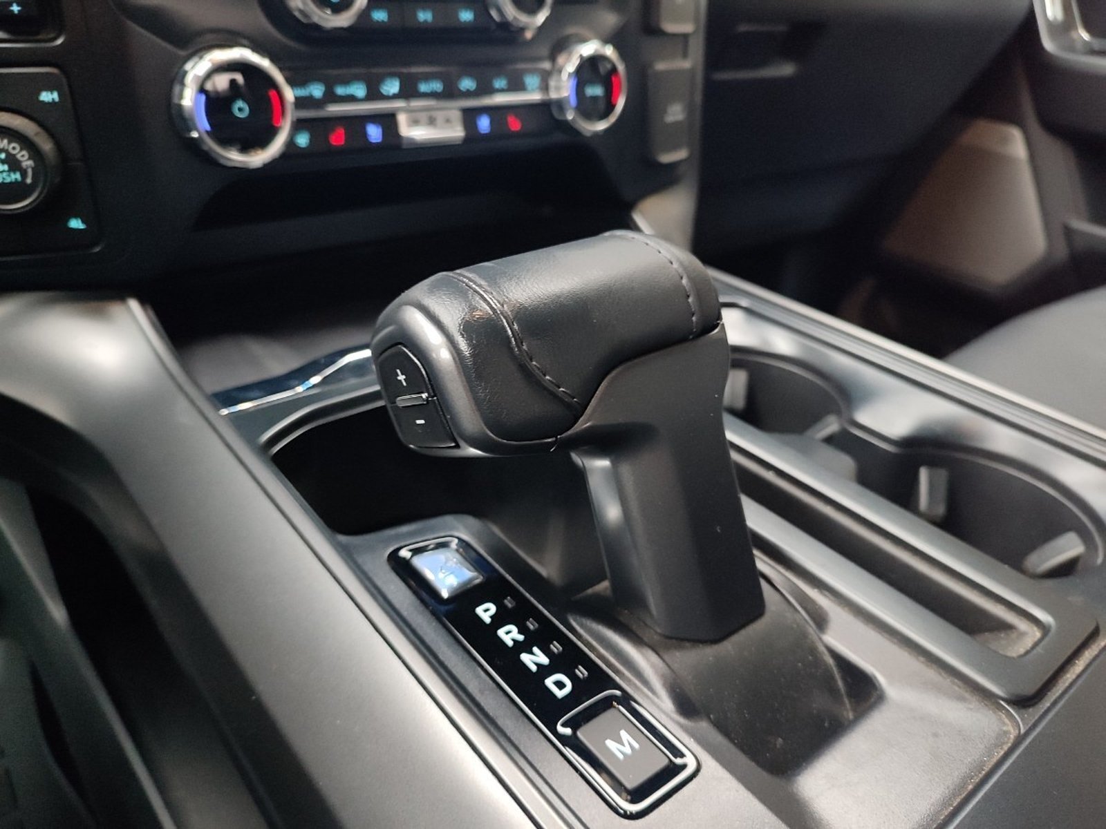 Ford F-150 LARIAT BLACK 5.0 V8 4X4 2025 - Imagen 14 de 18