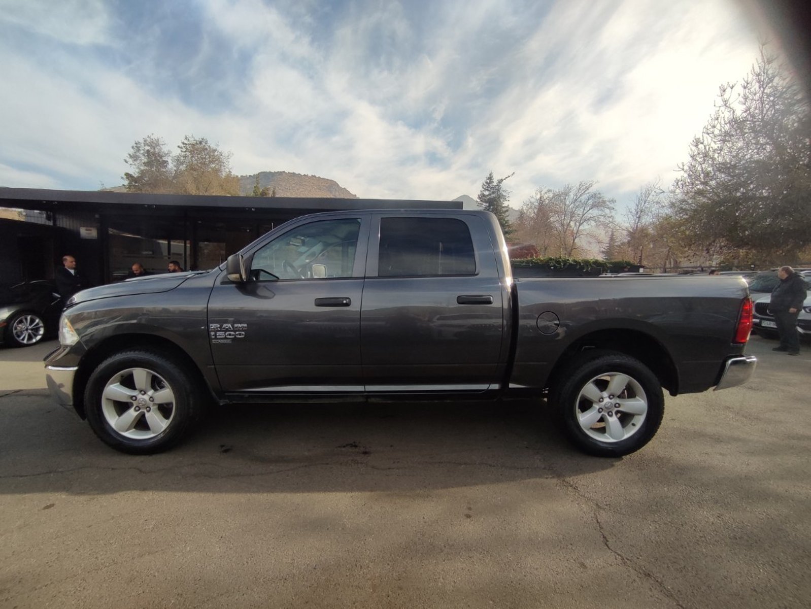 RAM 1500 SLT CREW CAB 3.6 4X4 2023 - Foto 5 de 16