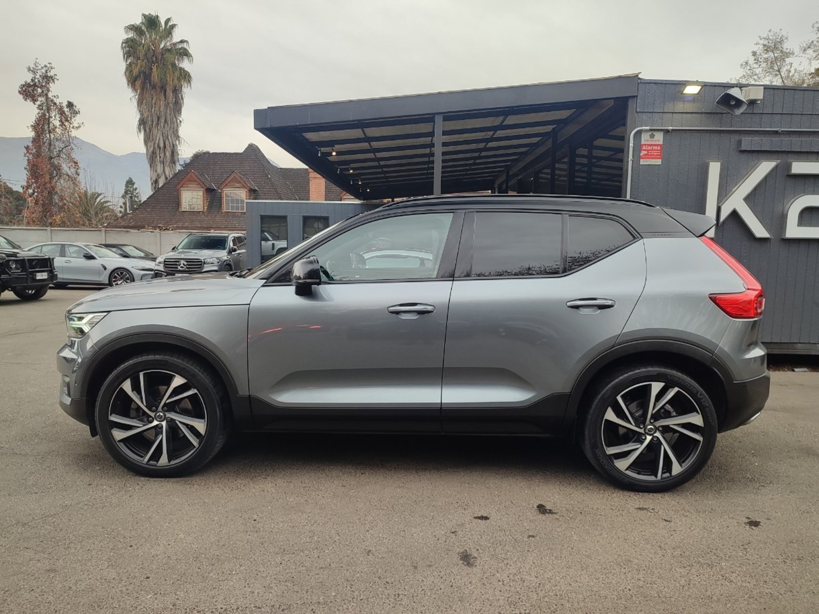 VOLVO XC40 T5 R-DESIGN PLUS 2.0 AWD 2019 - Foto 5 de 18
