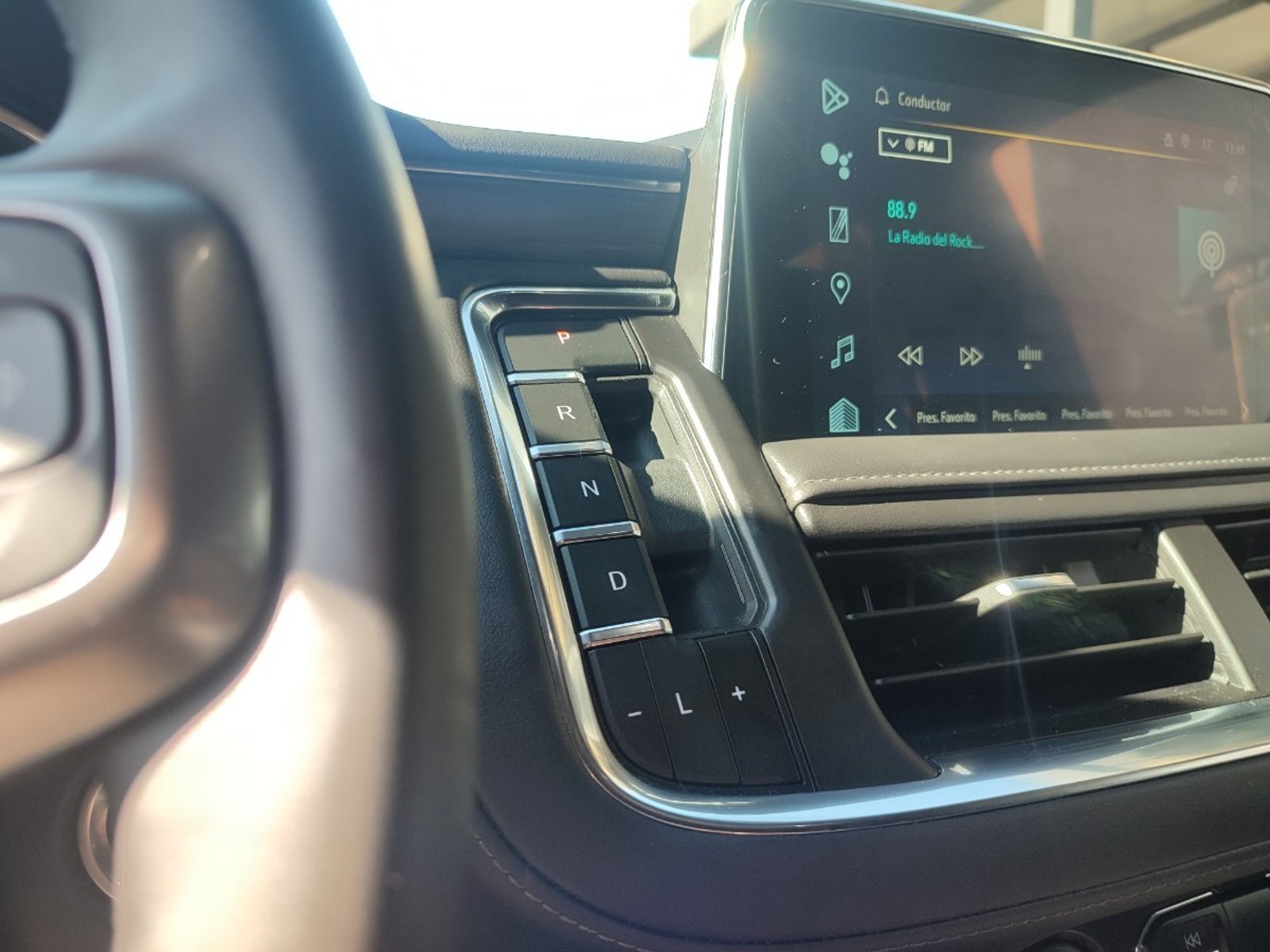 Chevrolet SUBURBAN Z71 5.3 4WD 2025 - Imagen 14 de 18