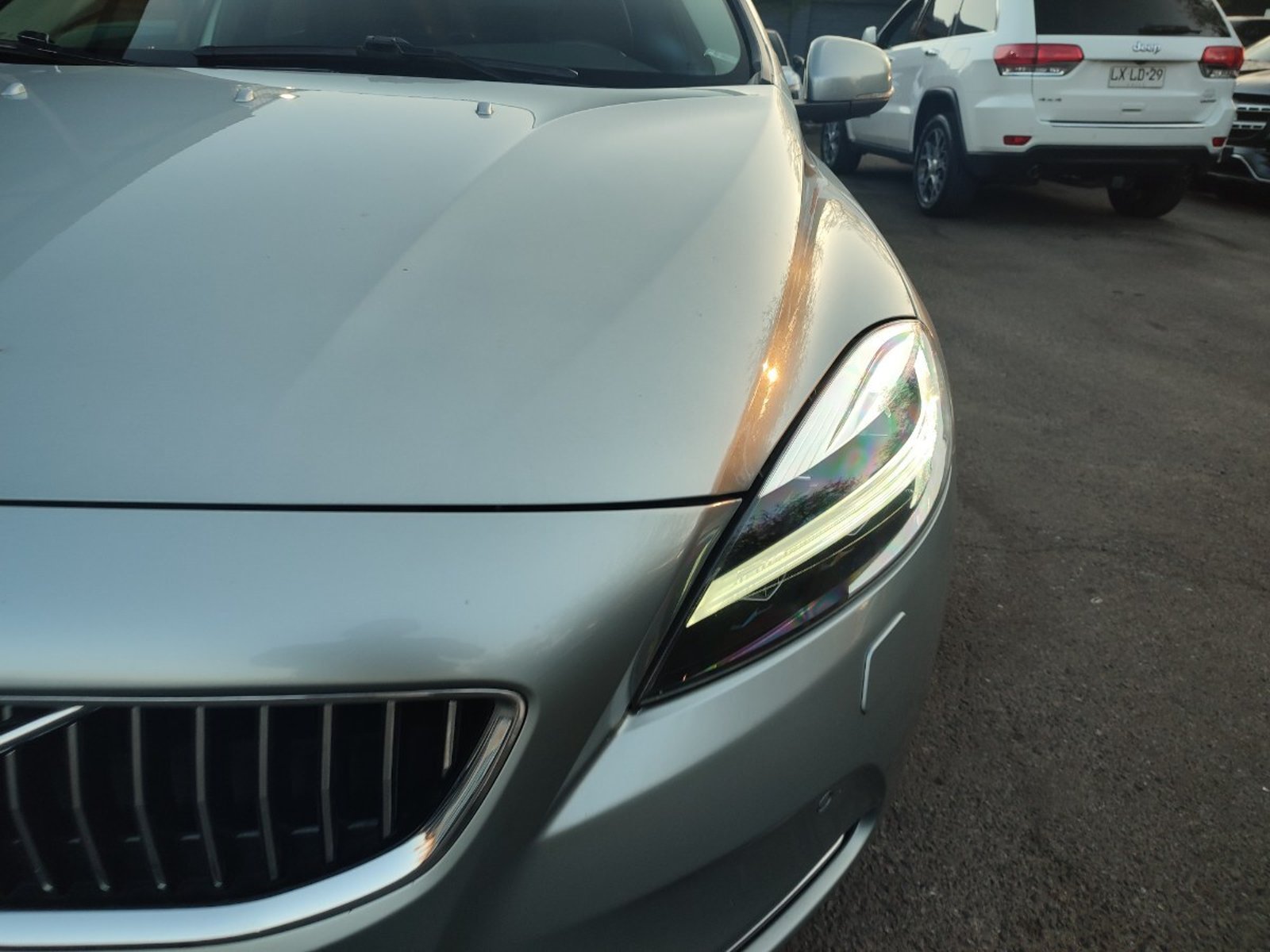 VOLVO V40 T5 2.0 INSCRIPTION AT 2019 - Foto 3 de 17