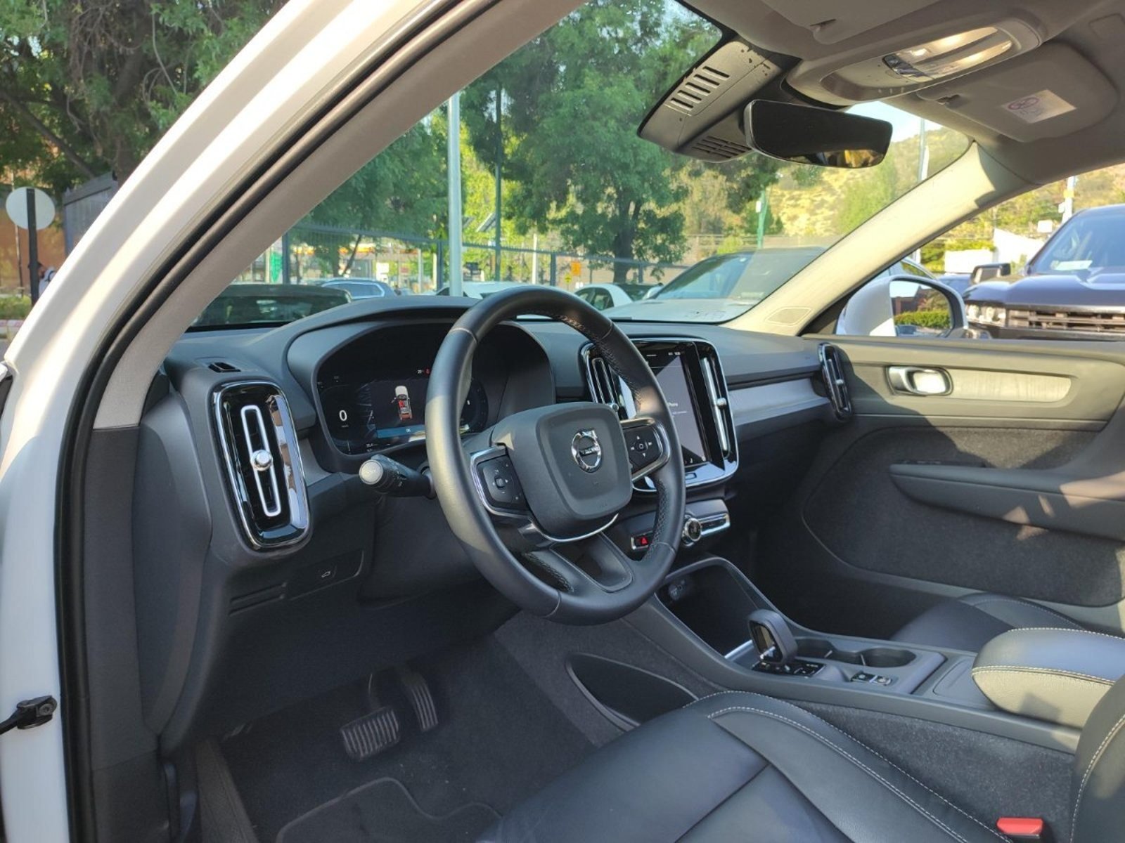 Volvo XC40 B4 PLUS 2.0 MHEV 2024 - Imagen 10 de 17