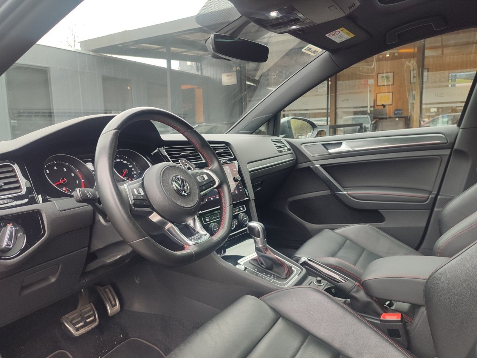 Volkswagen GOLF GTI 2.0 TSI DSG 2020 - Imagen 11 de 17