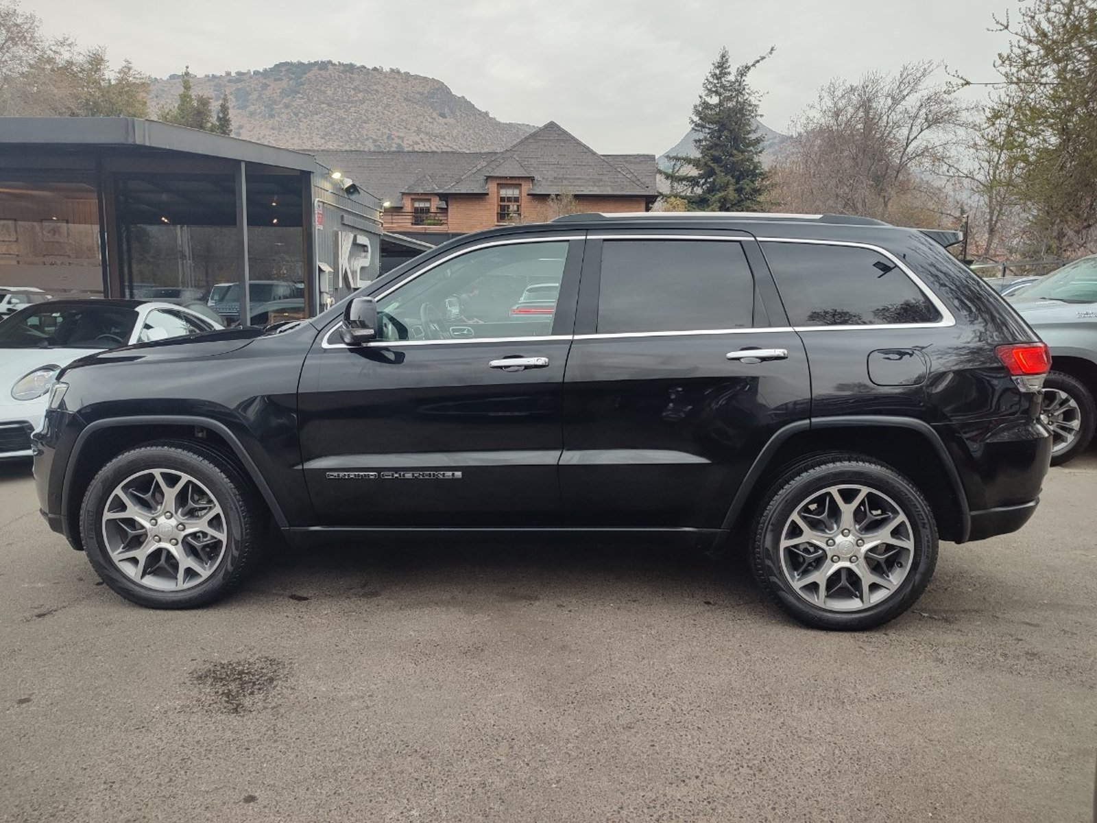 JEEP GRAND CHEROKEE LIMITED LX 3.6 4X4 2021 - Foto 5 de 18