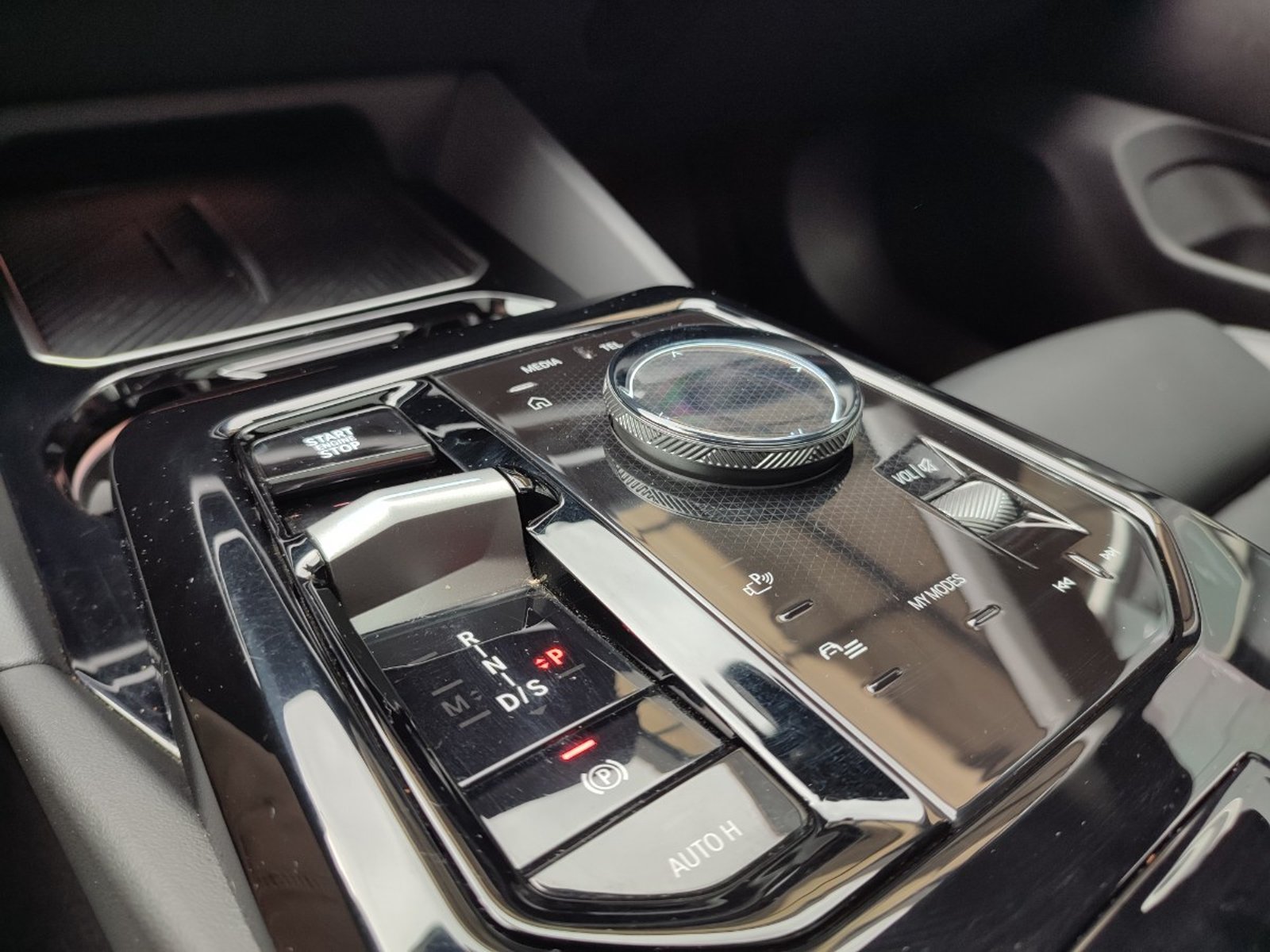 BMW 520I HERITAGE BERLINA 2.0 AT 2024 - Imagen 12 de 17