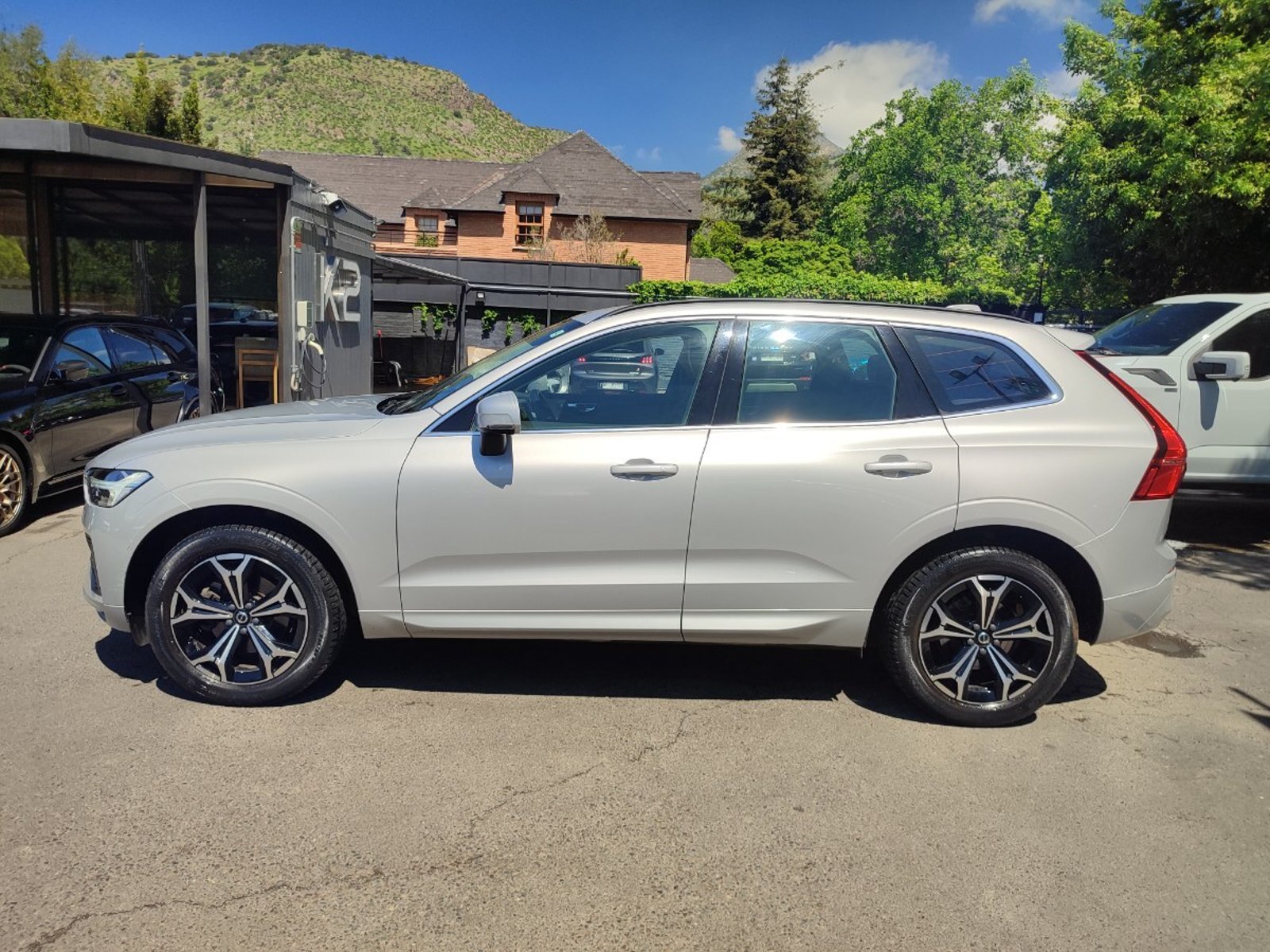 Volvo XC60 II B5 MOMENTUM 2.0 4WD 2022 - Foto 5 de 19