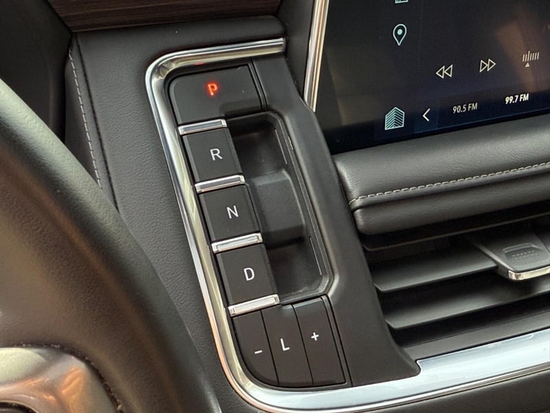Chevrolet SUBURBAN Z71 5.3 4WD 2023 - Imagen 12 de 17