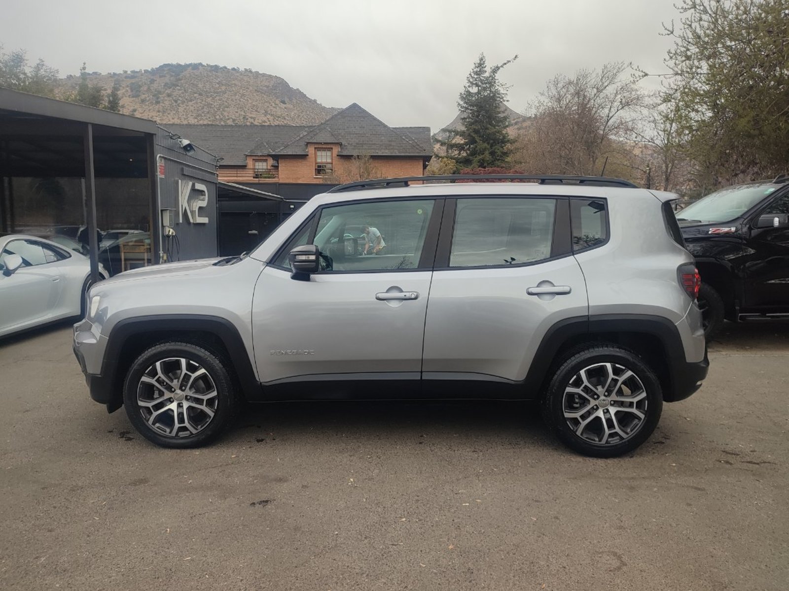 Jeep RENEGADE LONGITUDE 1.3T AT 2024 - Foto 4 de 17