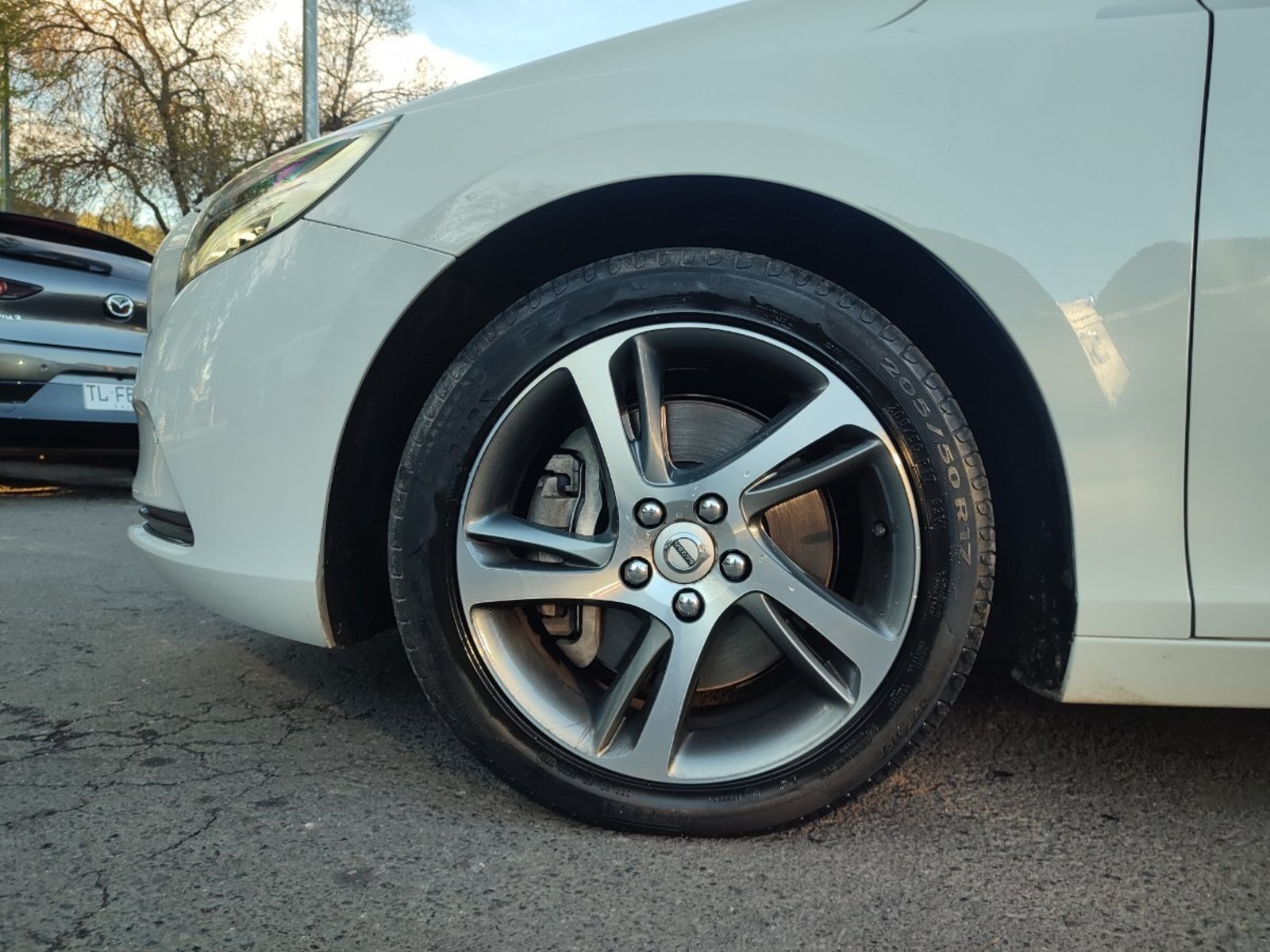 Volvo V40 T4 MOMENTUM PLUS 2.0 FWD 2020 - Foto 4 de 17