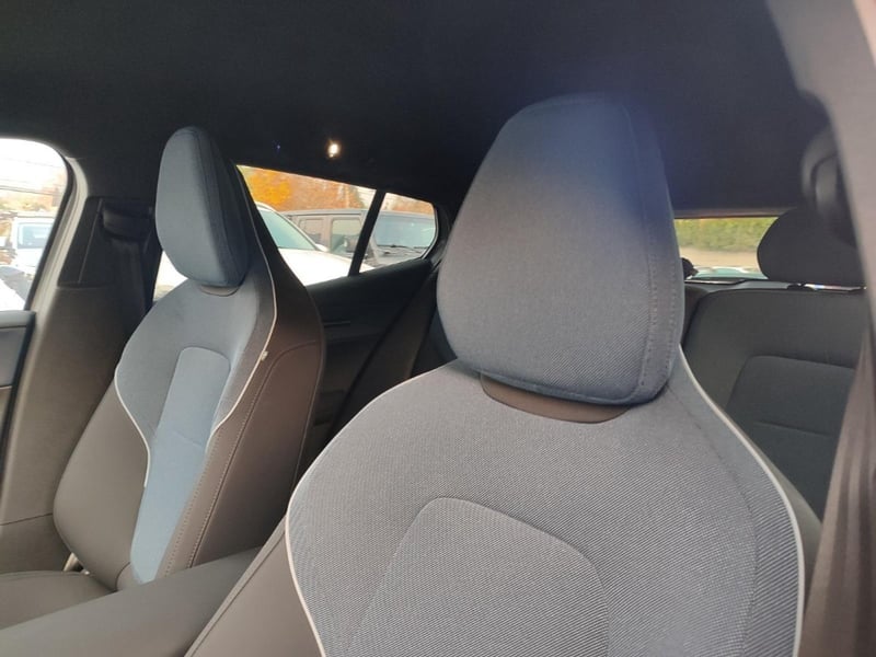 Volvo EX30 CORE E40 BEV AT 2025 - Imagen 14 de 17