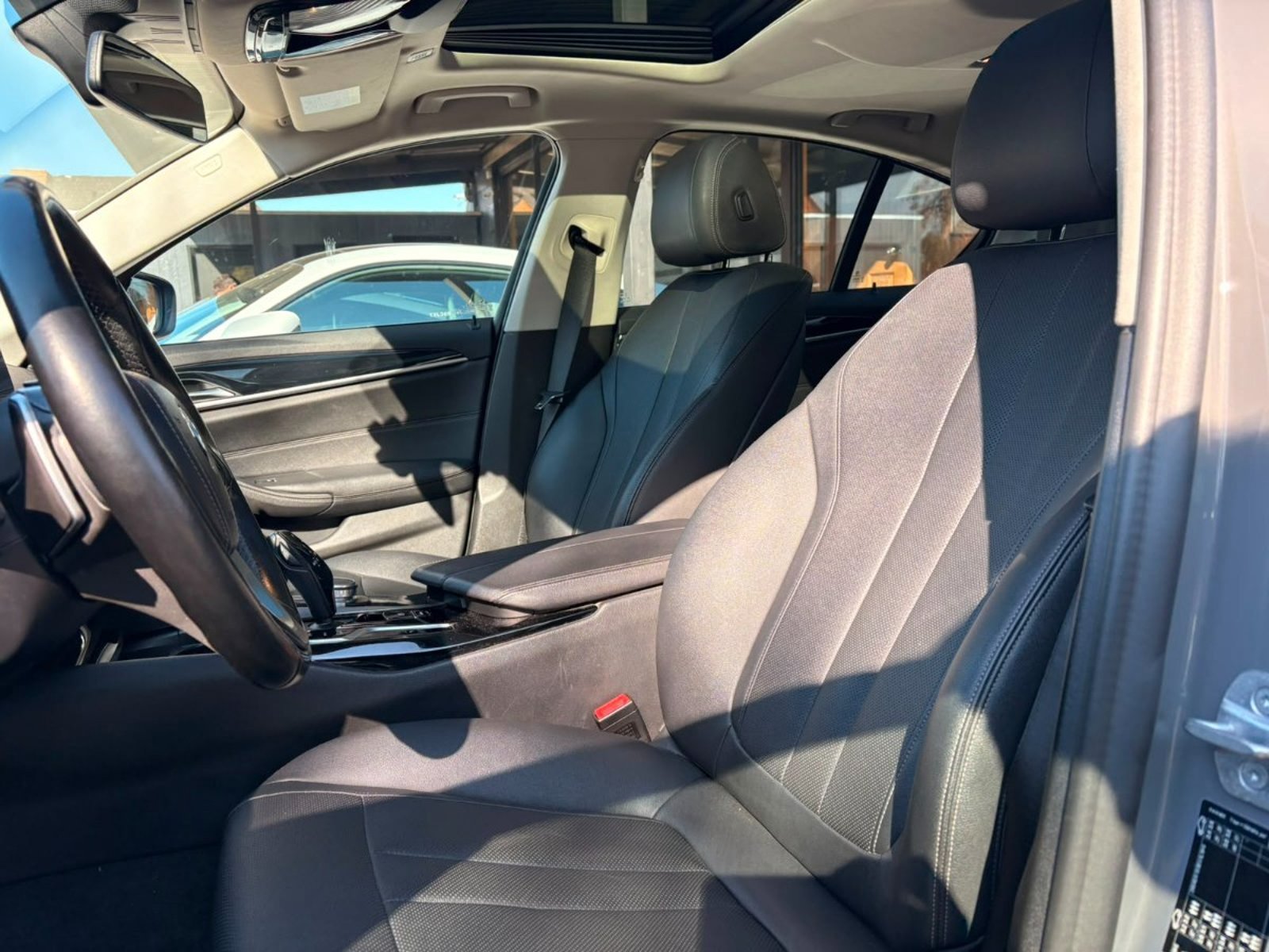 BMW 520D HERITAGE 2.0 AT 2021 - Imagen 15 de 17