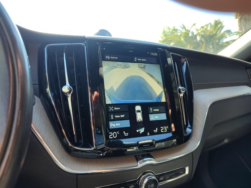 Volvo XC60 D5 INSCRIPTION 2.0 4WD 2018 - Imagen 11 de 17
