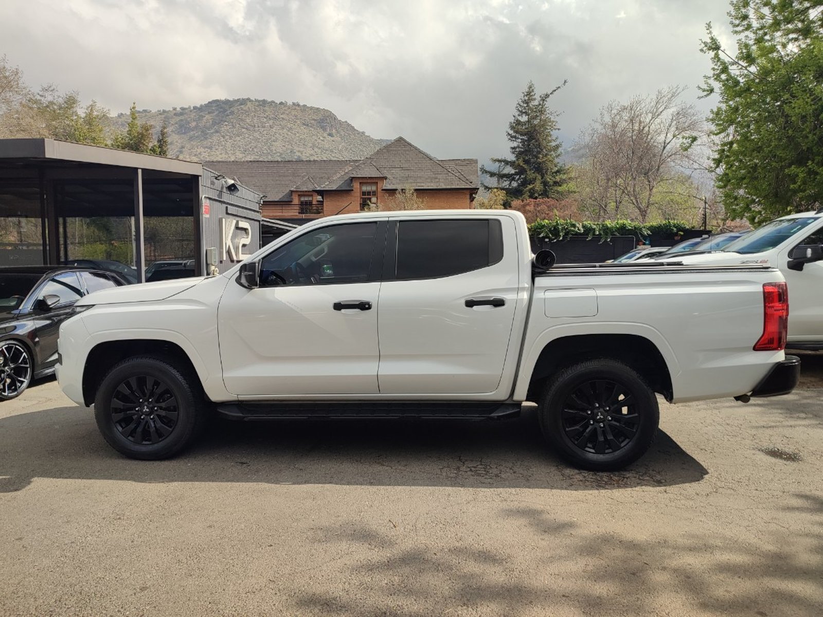 Mitsubishi L200 DAKAR XR 4X4 2.4 AT 2025 - Foto 5 de 18