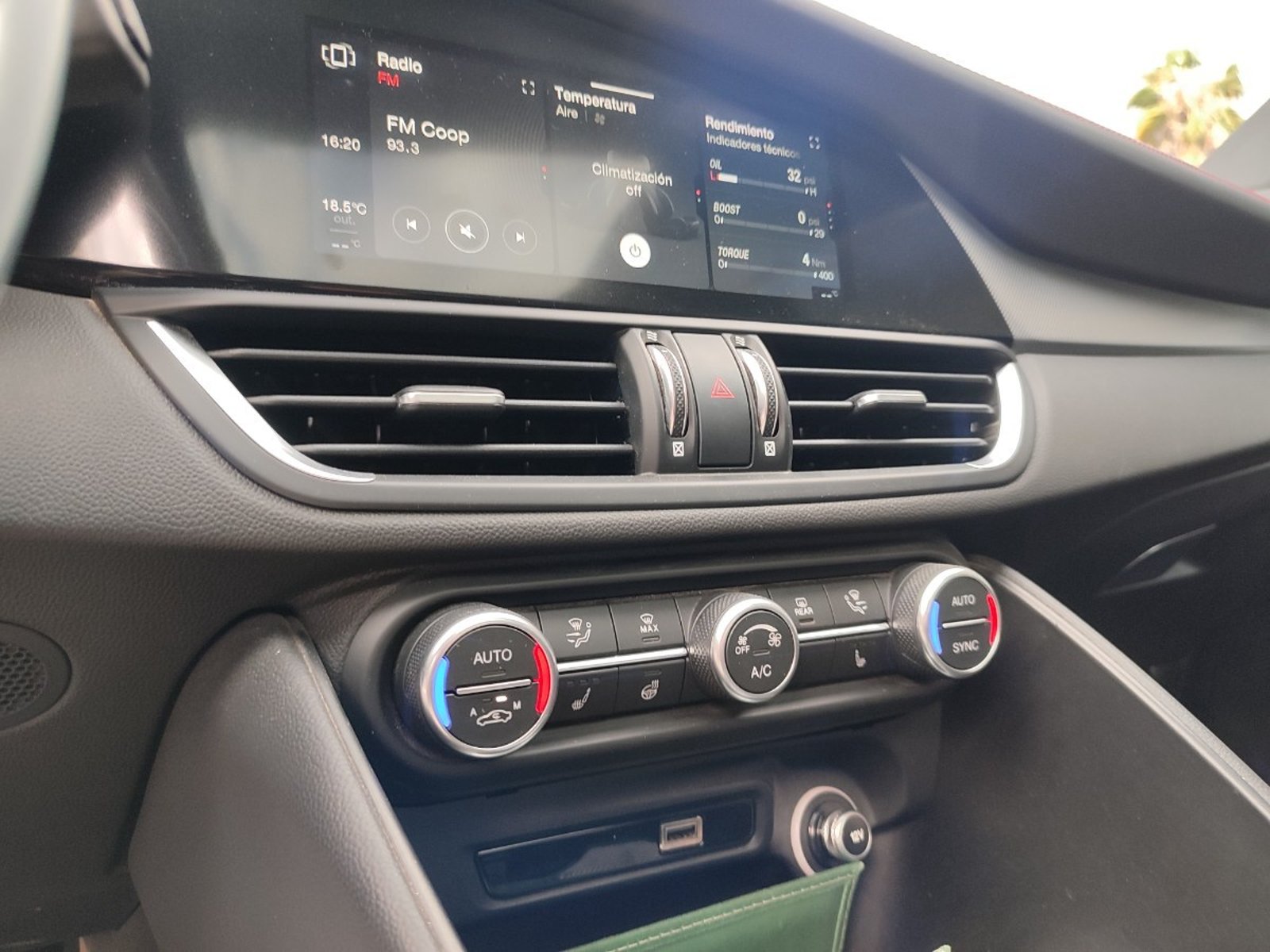 Alfa Romeo GIULIA VELOCE 2.0 TURBO 280 HP 2025 - Imagen 15 de 17