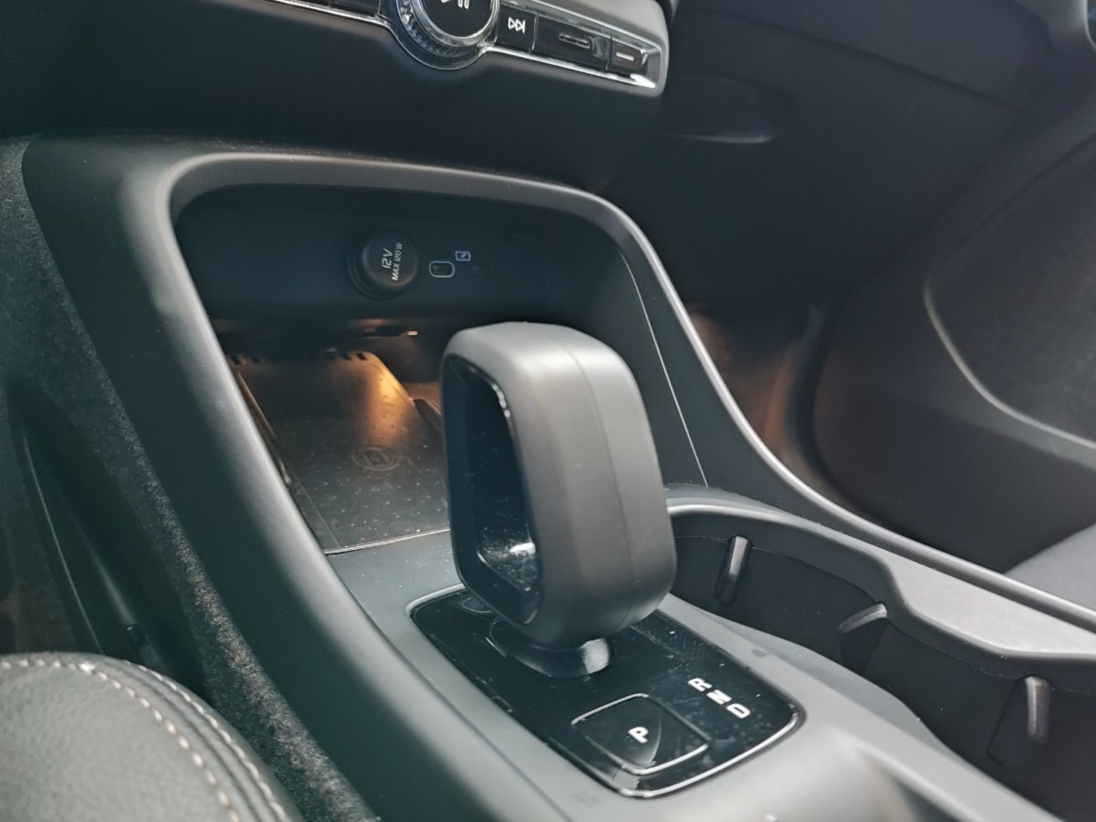 Volvo XC40 B4 PLUS 2.0 MHEV 2024 - Imagen 14 de 17