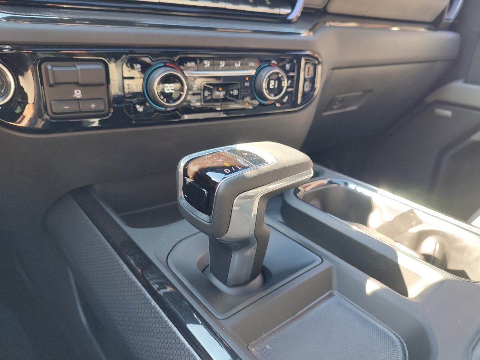Chevrolet SILVERADO ZR2 6.2L 4WD 2026 - Imagen 15 de 18