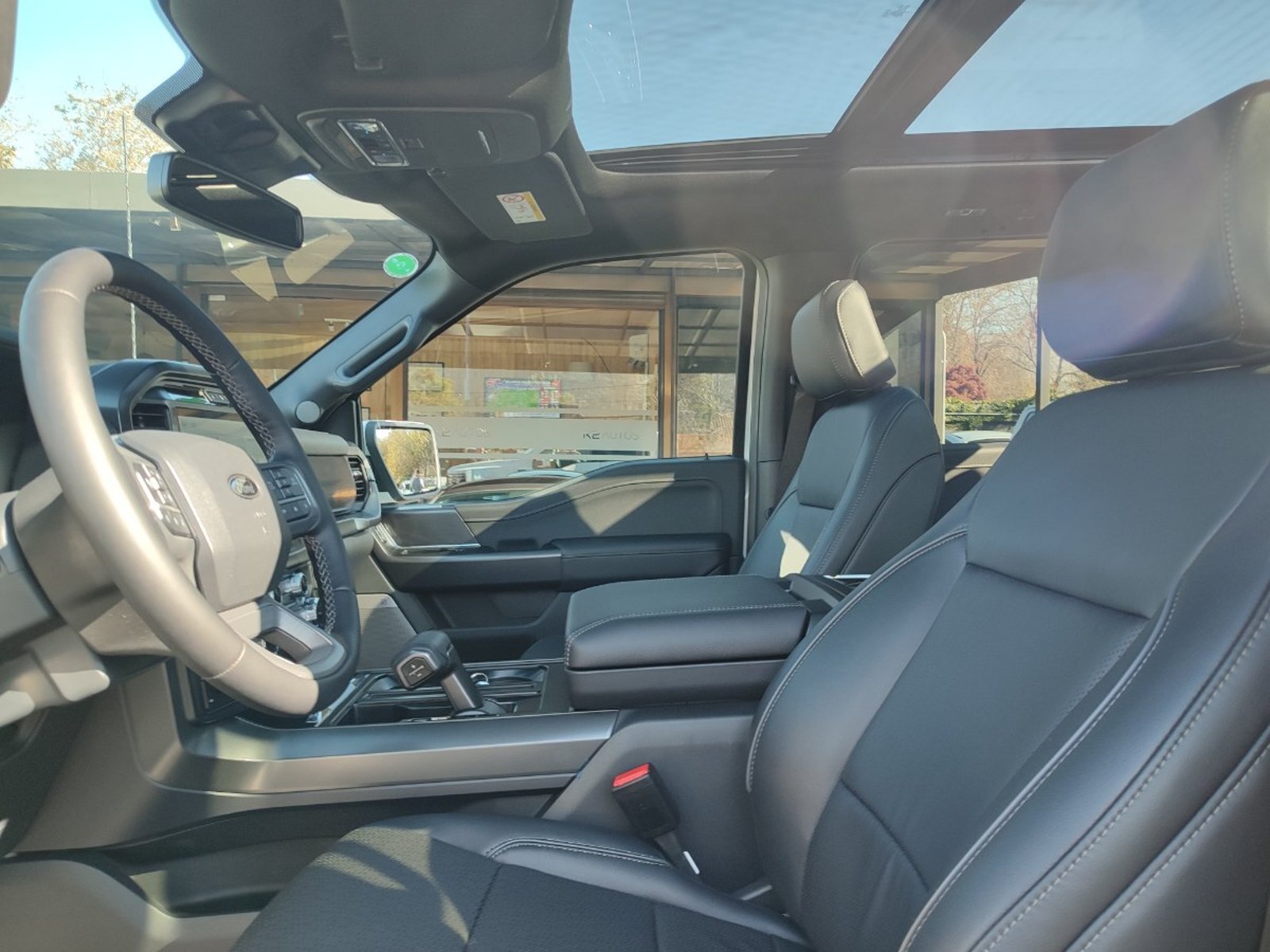 FORD F-150 LARIAT BLACK 5.0 V8 4X4 2026 - Imagen 13 de 19