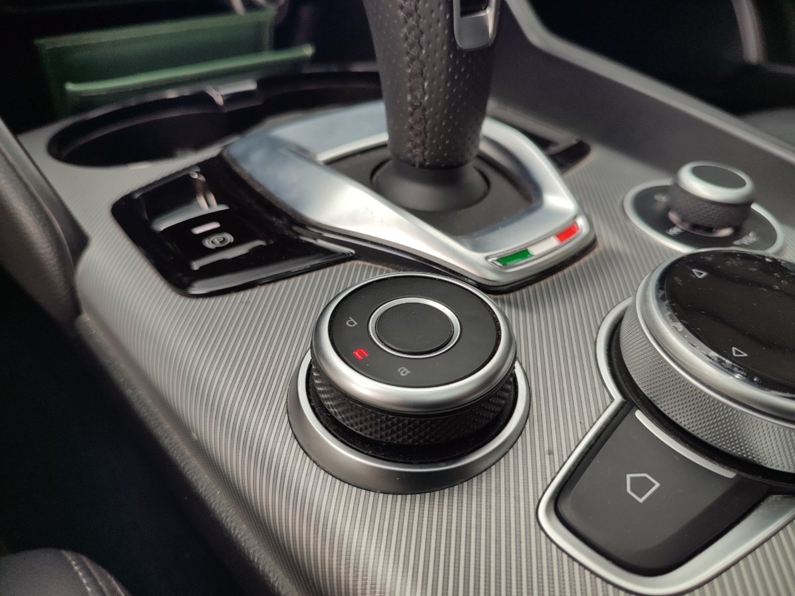 Alfa Romeo GIULIA VELOCE 2.0 TURBO 280 HP 2025 - Imagen 13 de 17